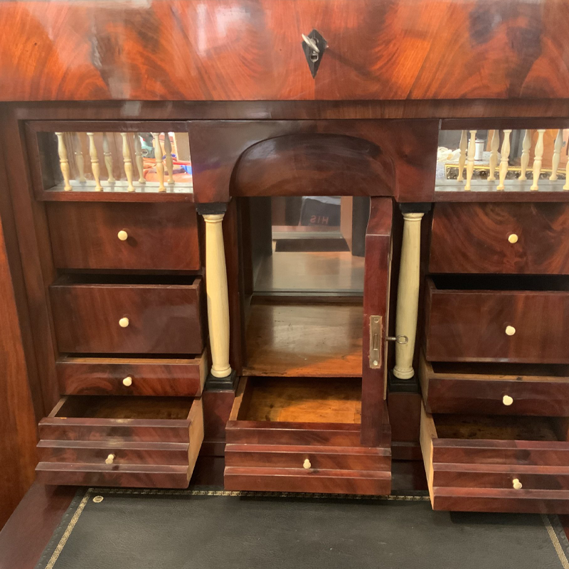 Konischer Biedermeier Sekretär in Mahagoni 1820