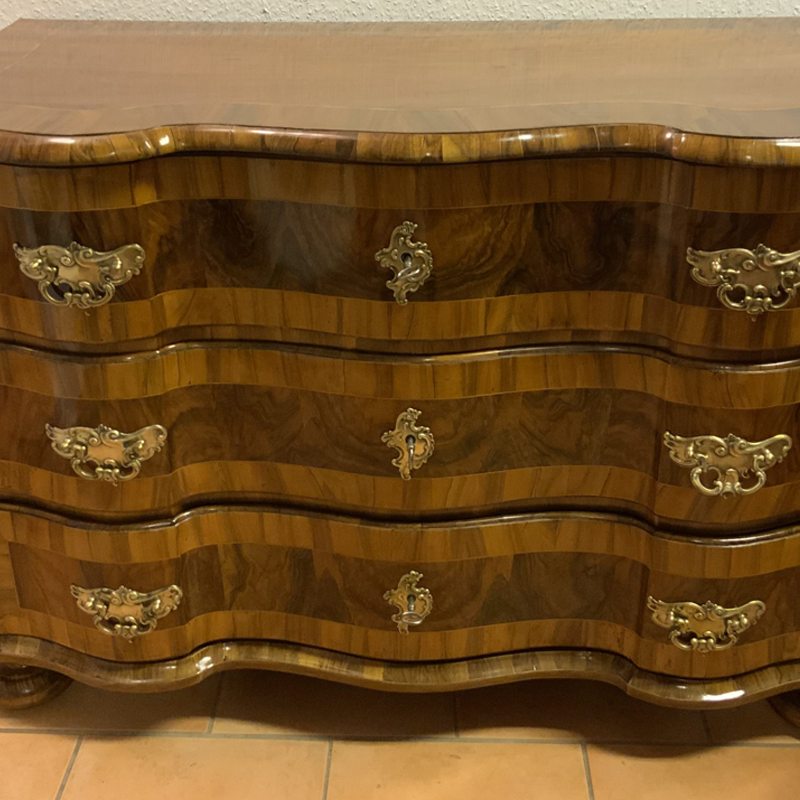 Kleine Barockkommode Nußbaum 1760