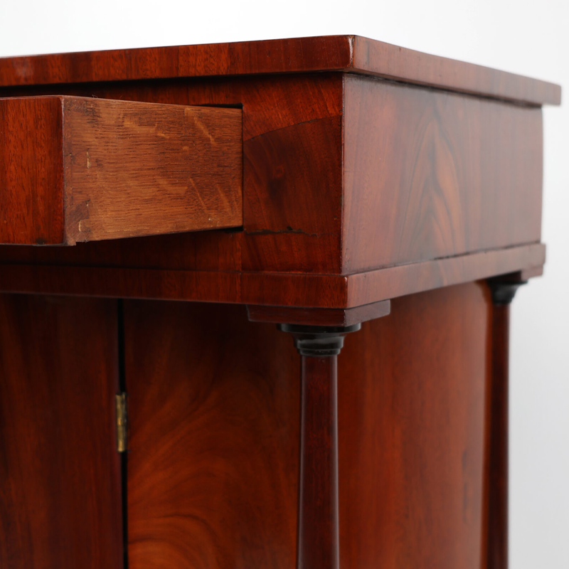 Biedermeier Halbschrank in Mahagoni