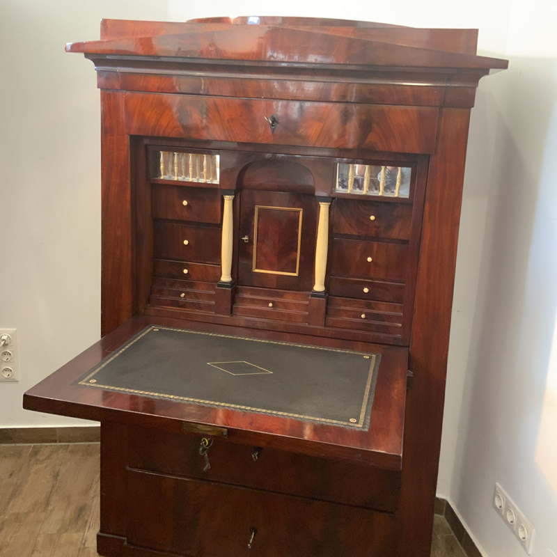 Konischer Biedermeier Sekretär in Mahagoni 1820