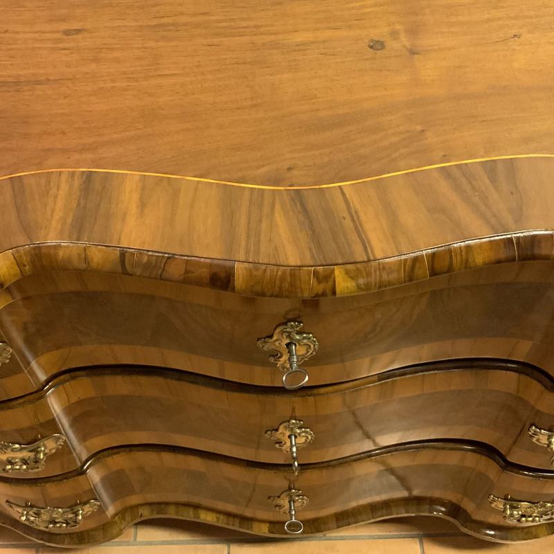 Kleine Barockkommode Nußbaum 1760
