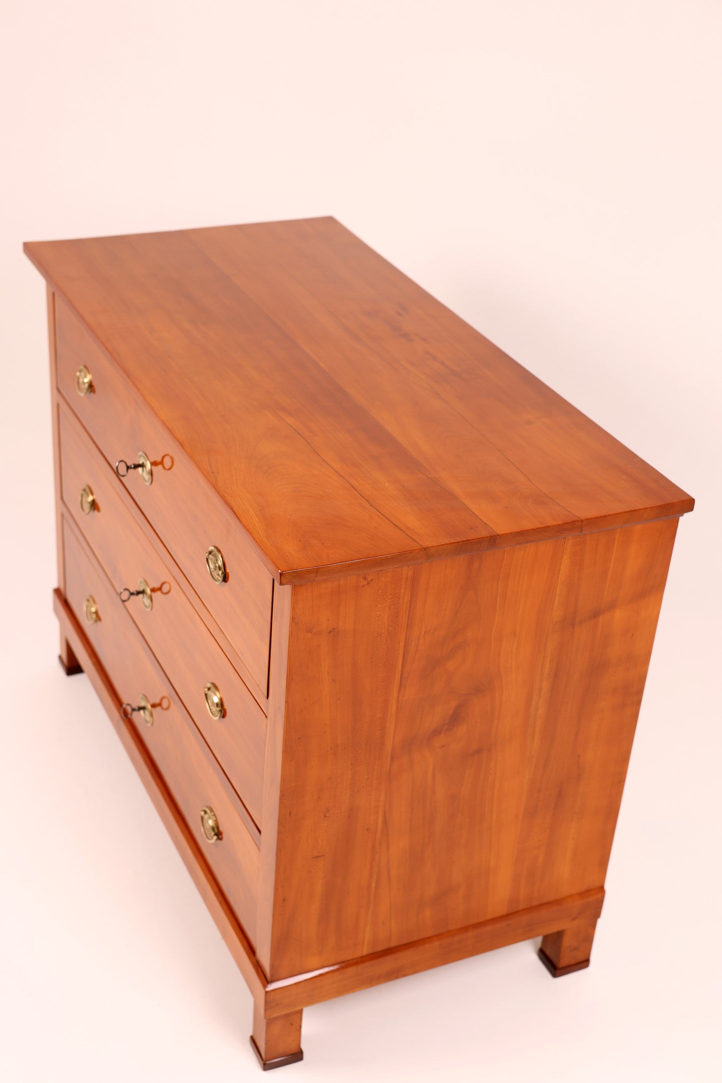 Biedermeierkommode in Kirschbaum um 1830
