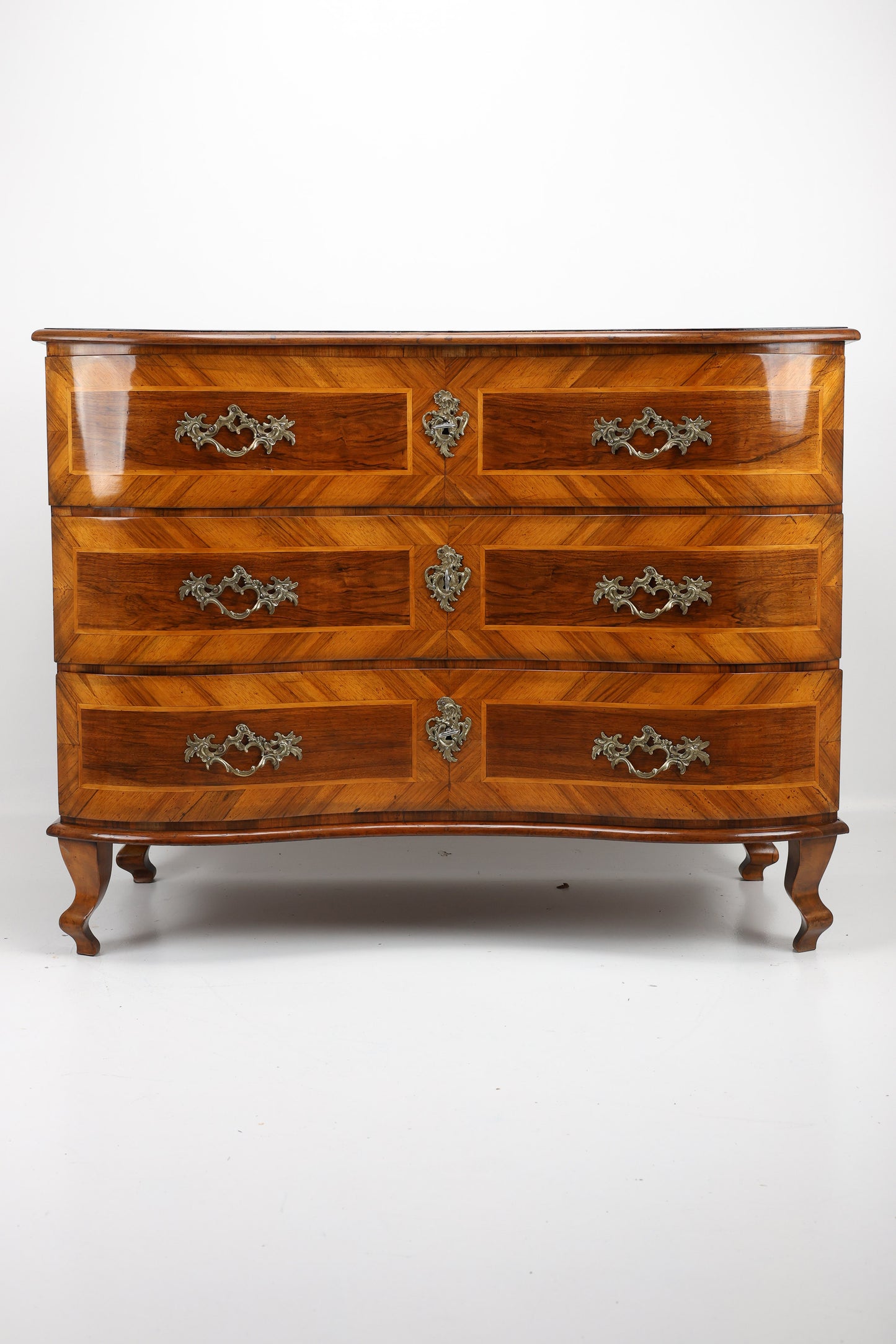 Barockkommode in Nussbaum um 1770