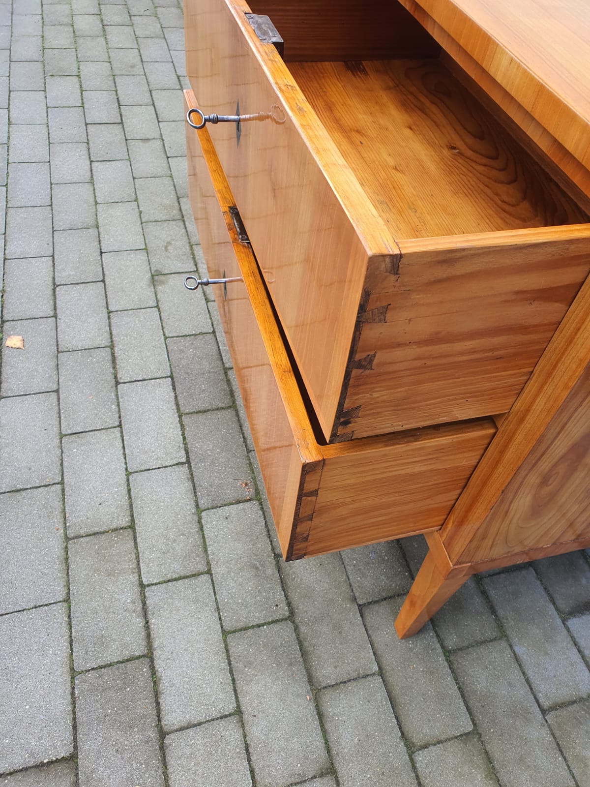 Kleine Biedermeier Kirschbaumkommode um 1820