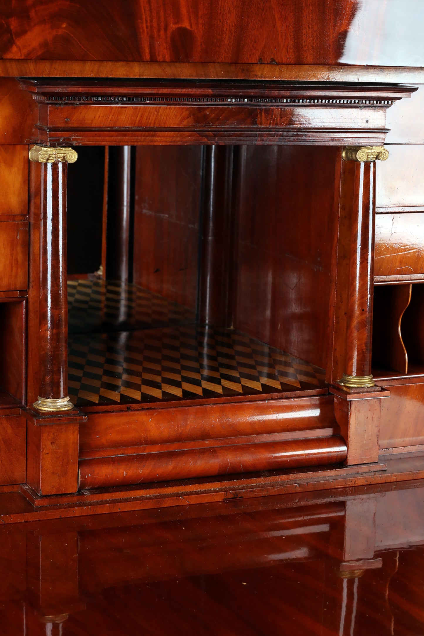 Konischer Biedermeier Sekretär in Mahagoni um 1820
