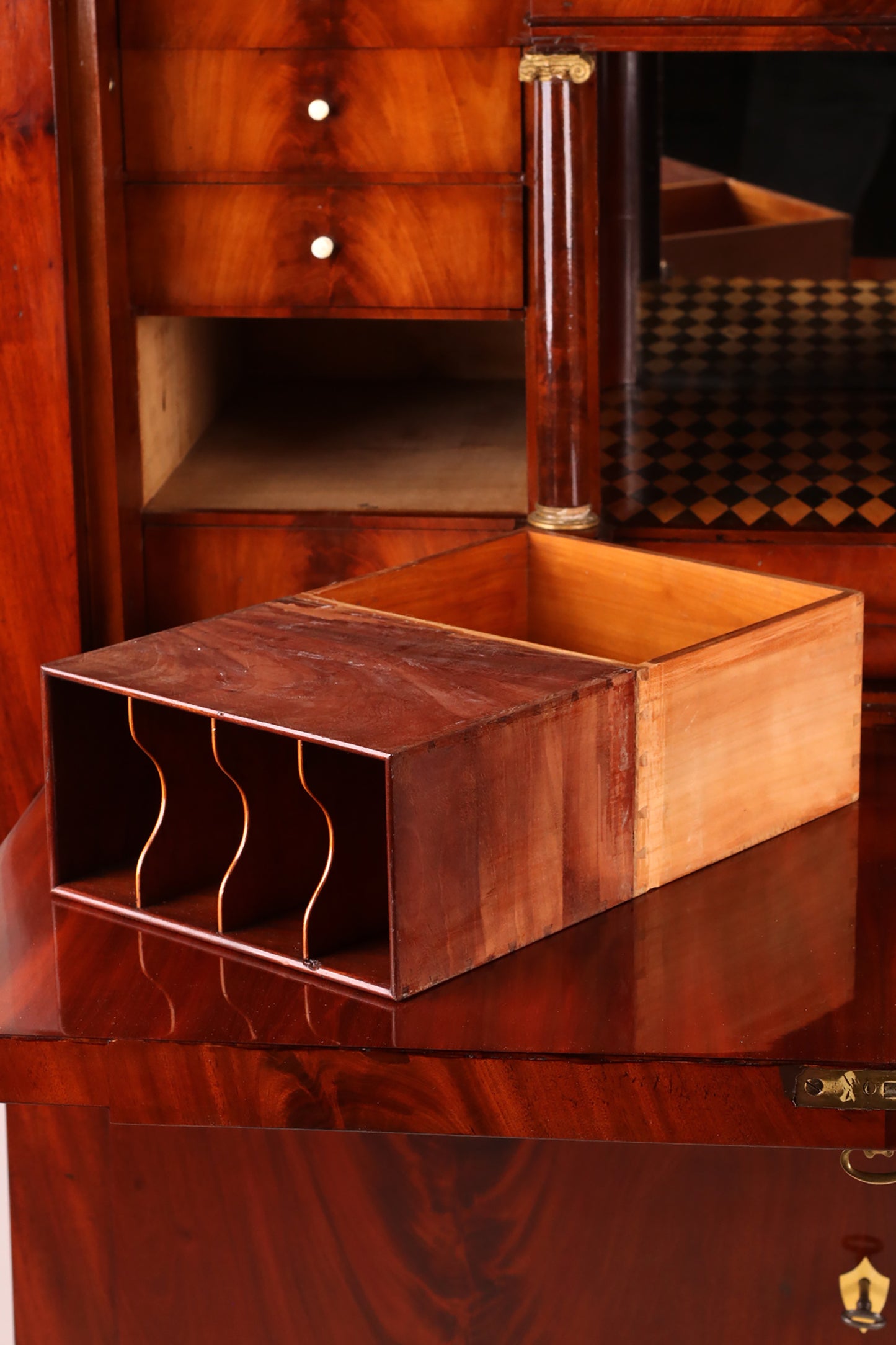 Konischer Biedermeier Sekretär in Mahagoni um 1820