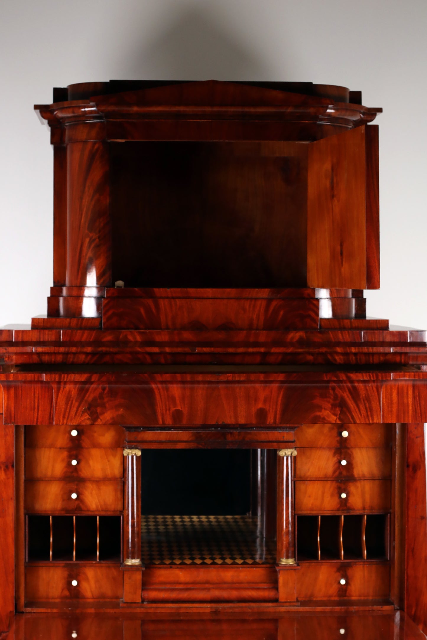 Konischer Biedermeier Sekretär in Mahagoni um 1820