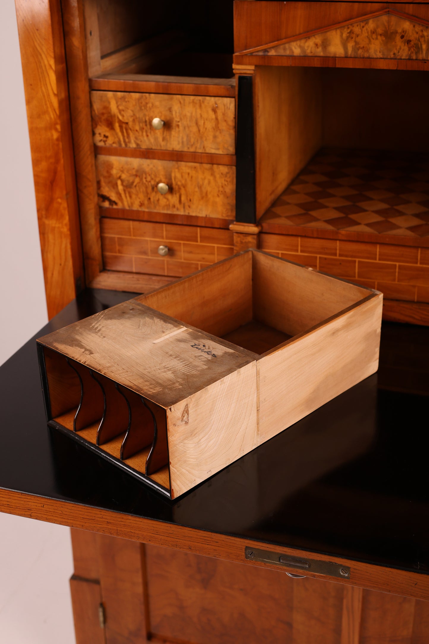 Biedermeier Sekretär in Esche um 1830