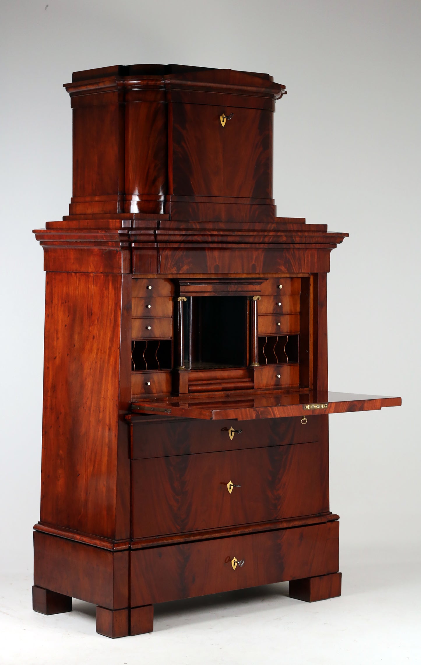Konischer Biedermeier Sekretär in Mahagoni um 1820