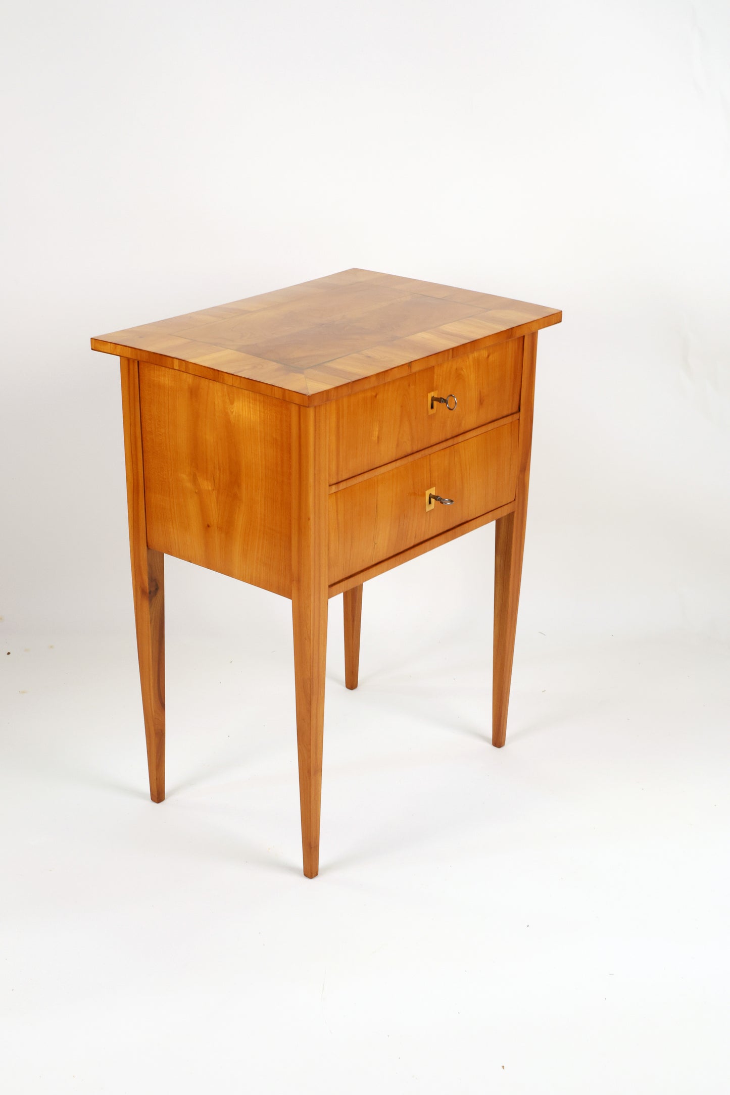 Beistelltisch Biedermeier in Kirschbaum um 1830