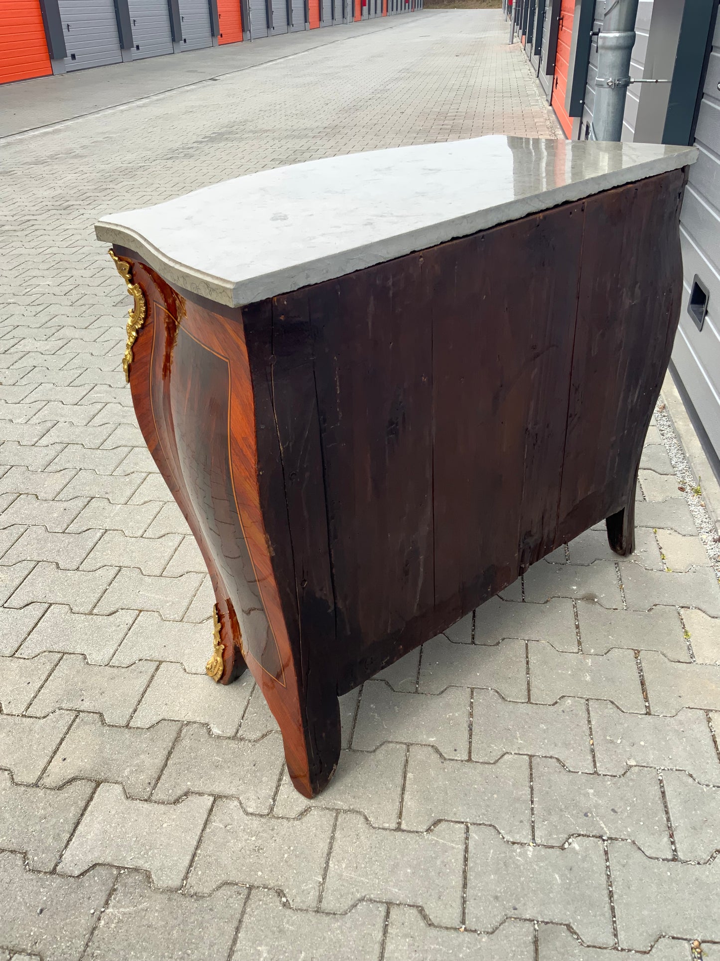 Rokoko Kommode in Nussbaum 2. Hälfte des 18.Jh