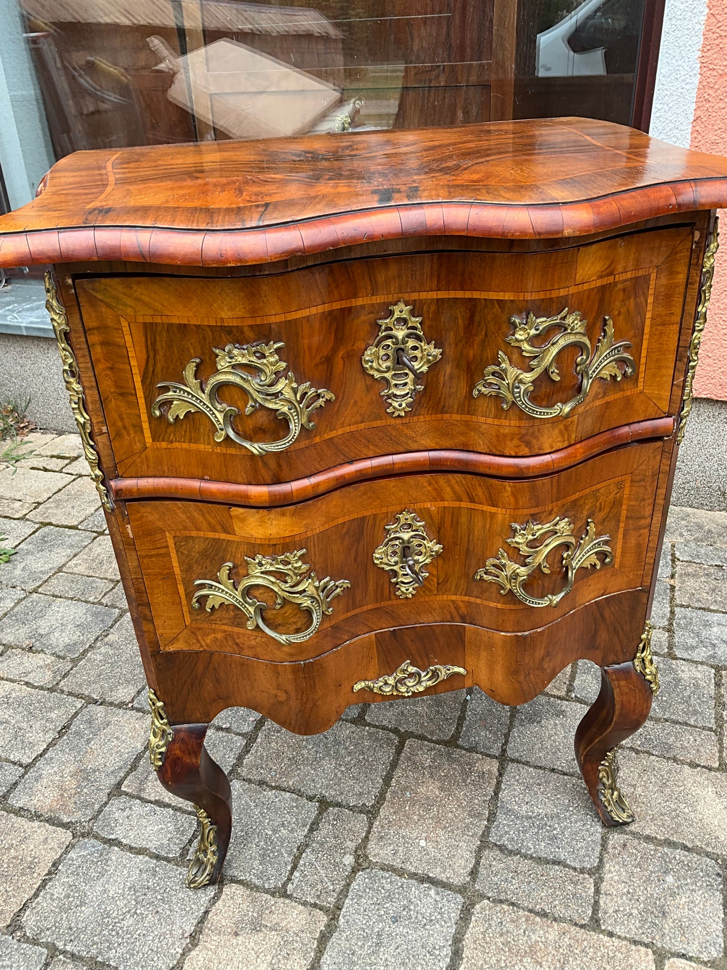 Dresdner Barockkommode in Nussbaum um 1870