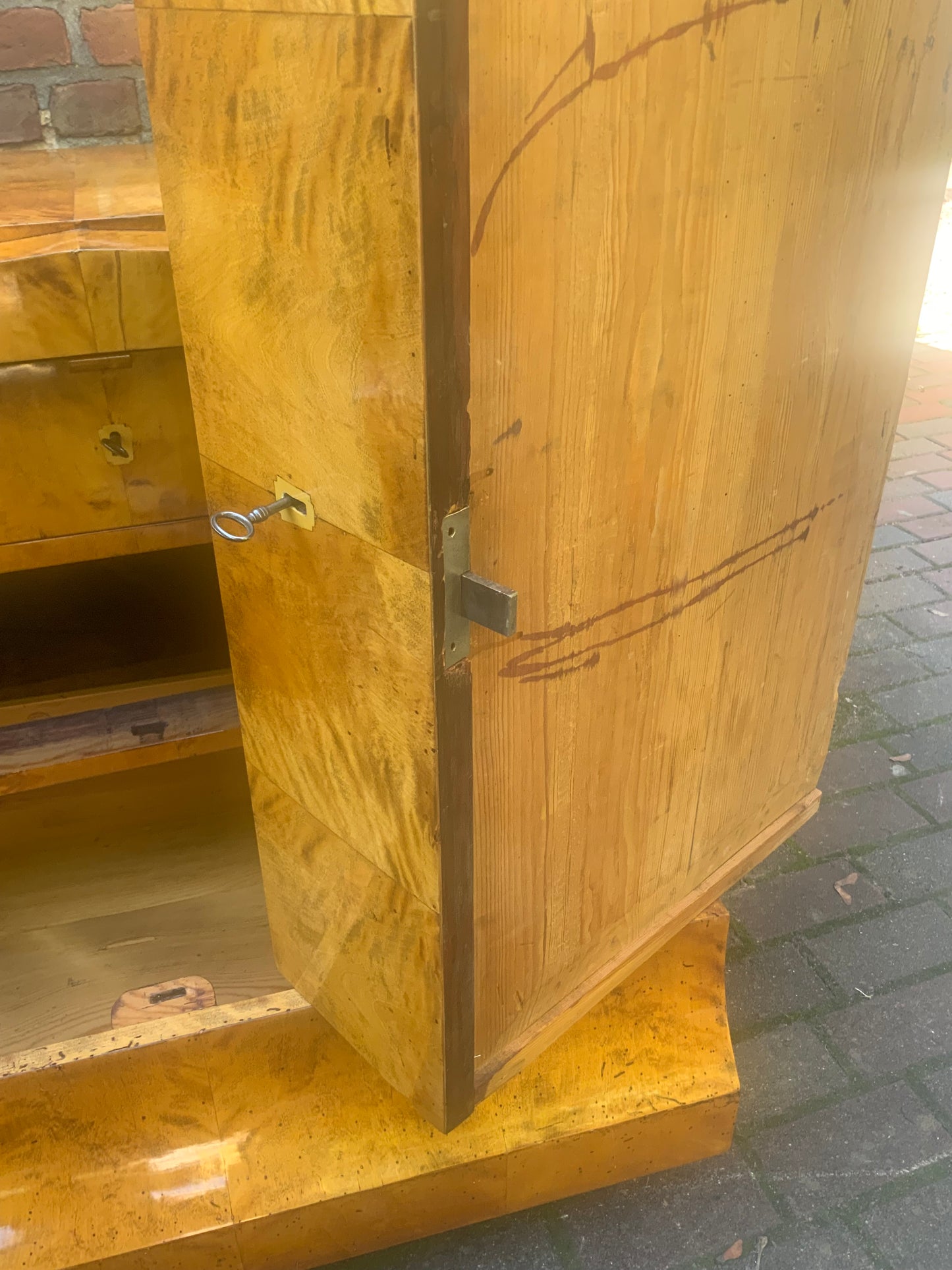 Biedermeierkommode in Birke mit Vollsäulen