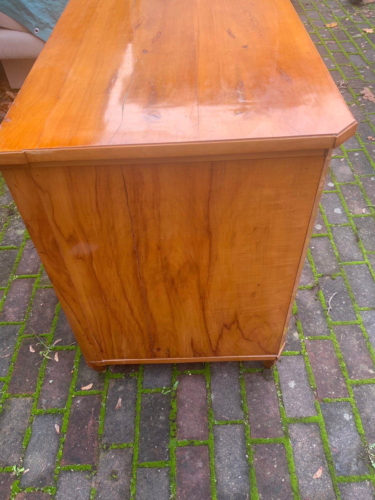 Seltene Biedermeierkommode in Apfelholz um 1820