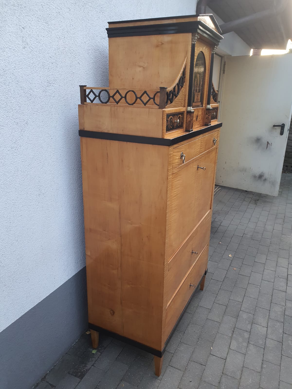 Klassizistischer Schreibsekretär in Ahorn um 1815