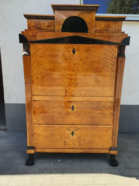 Höfischer Biedermeier Sekretär in Birke um 1815