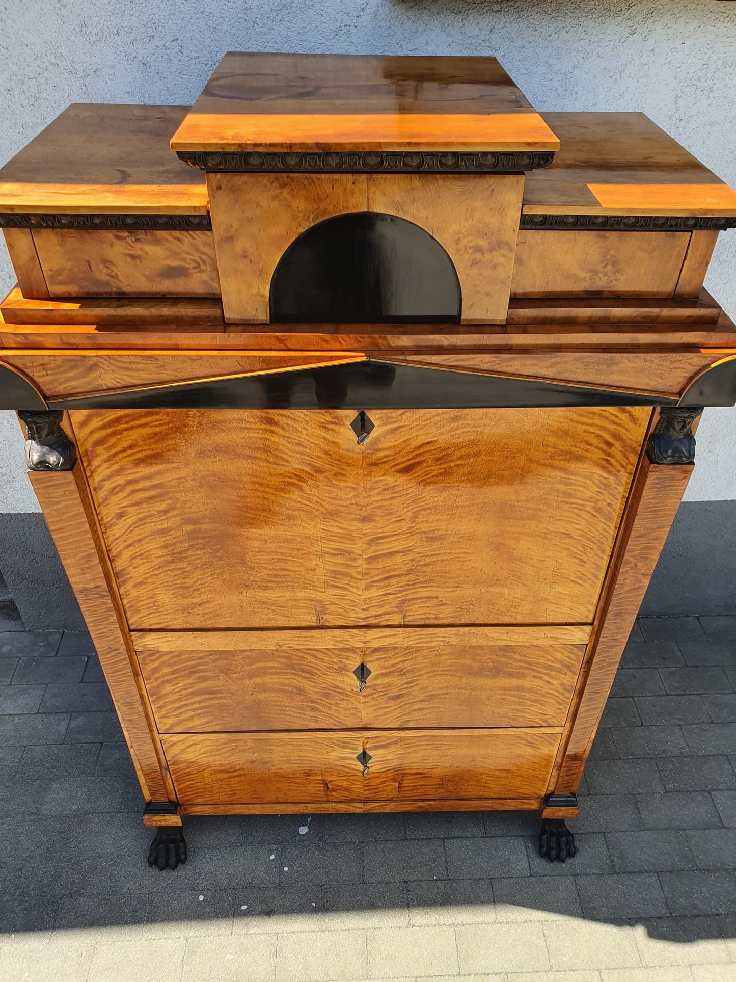 Höfischer Biedermeier Sekretär in Birke um 1815