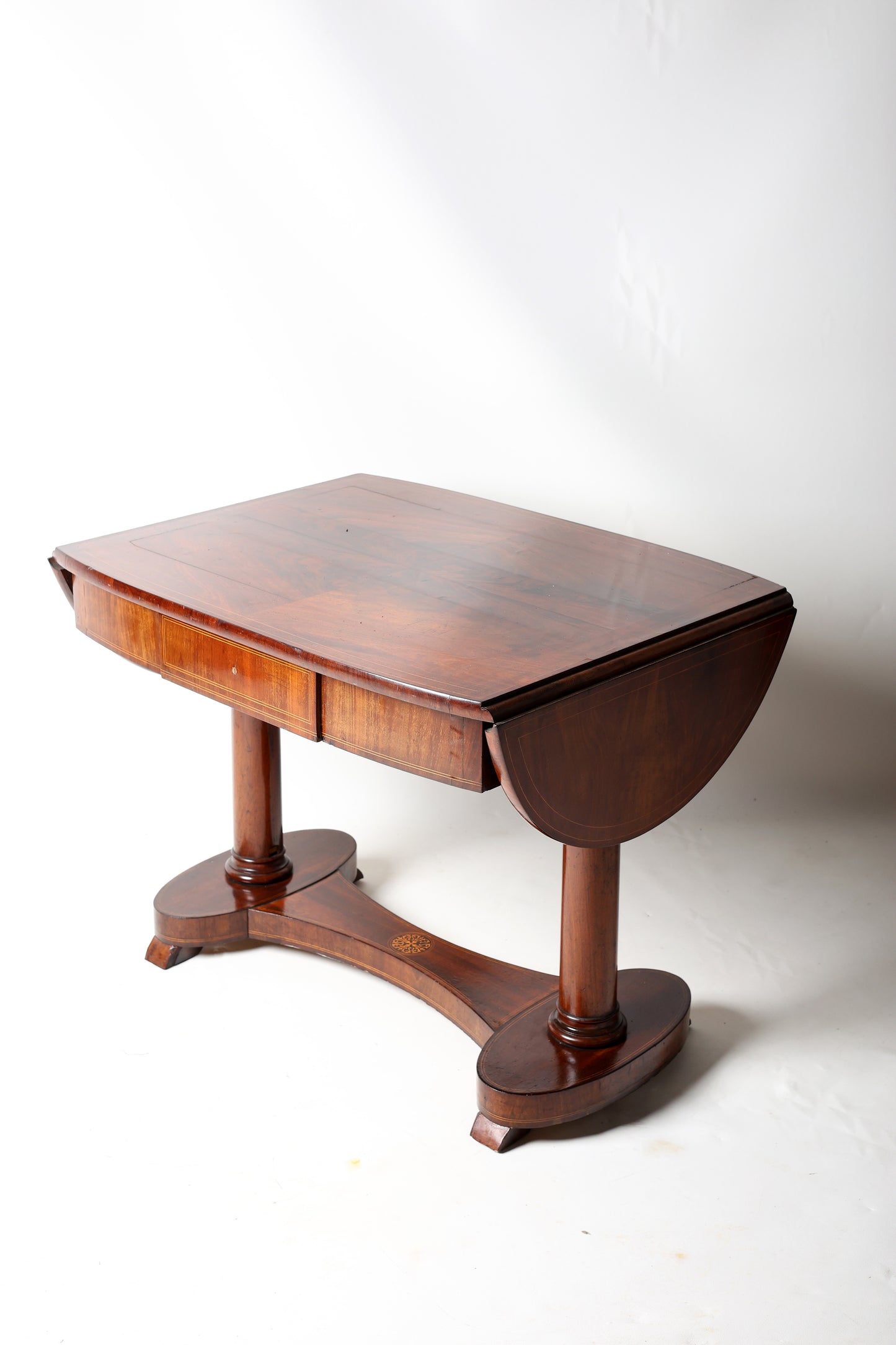 Biedermeier Wangentisch in Magoni um 1830