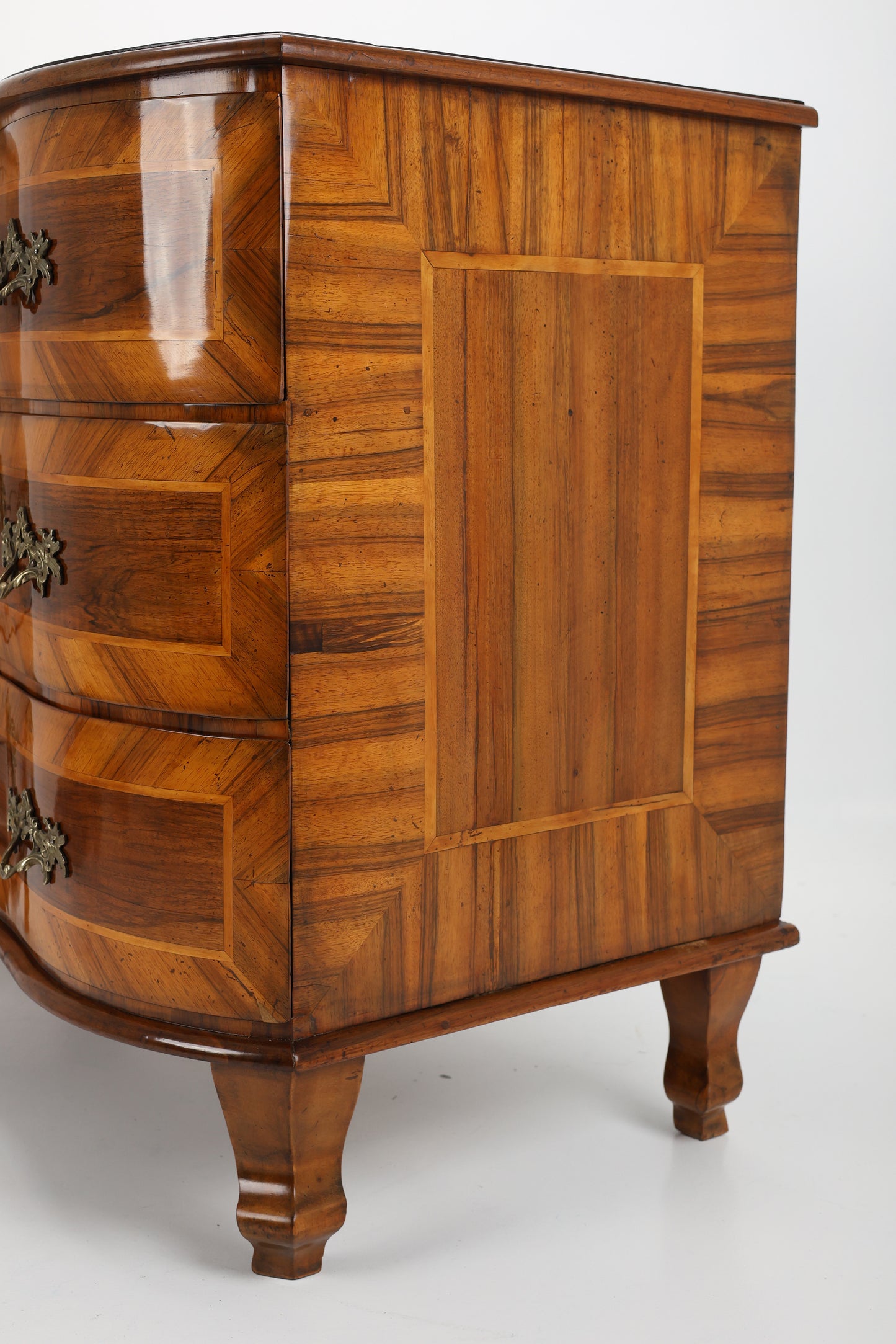 Barockkommode in Nussbaum um 1770