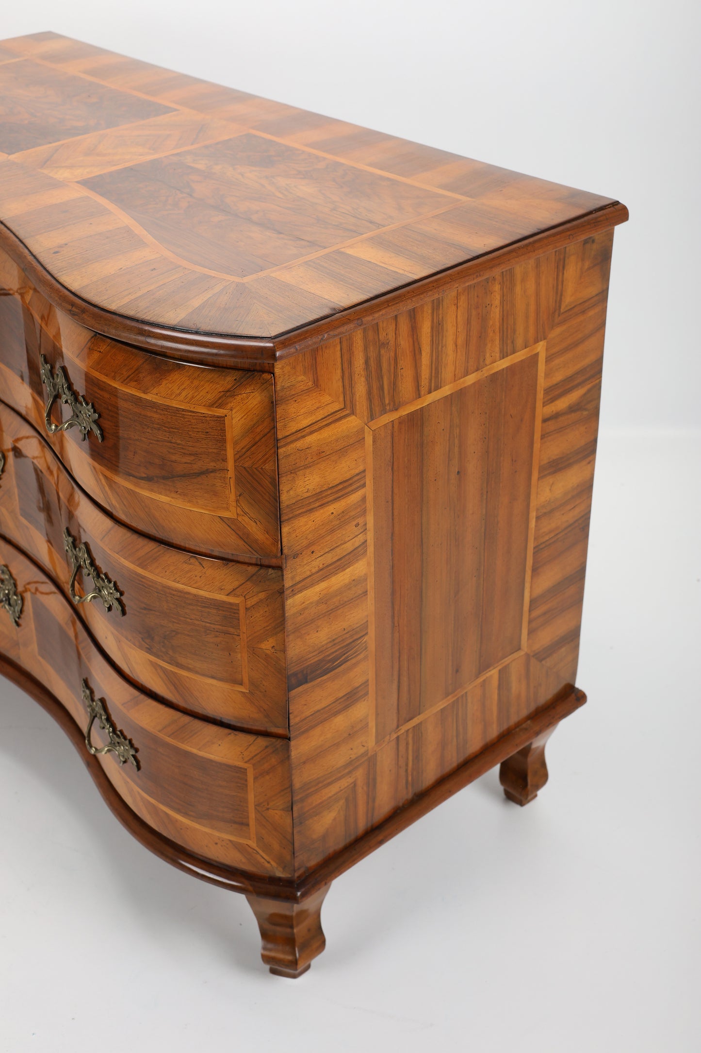 Barockkommode in Nussbaum um 1770