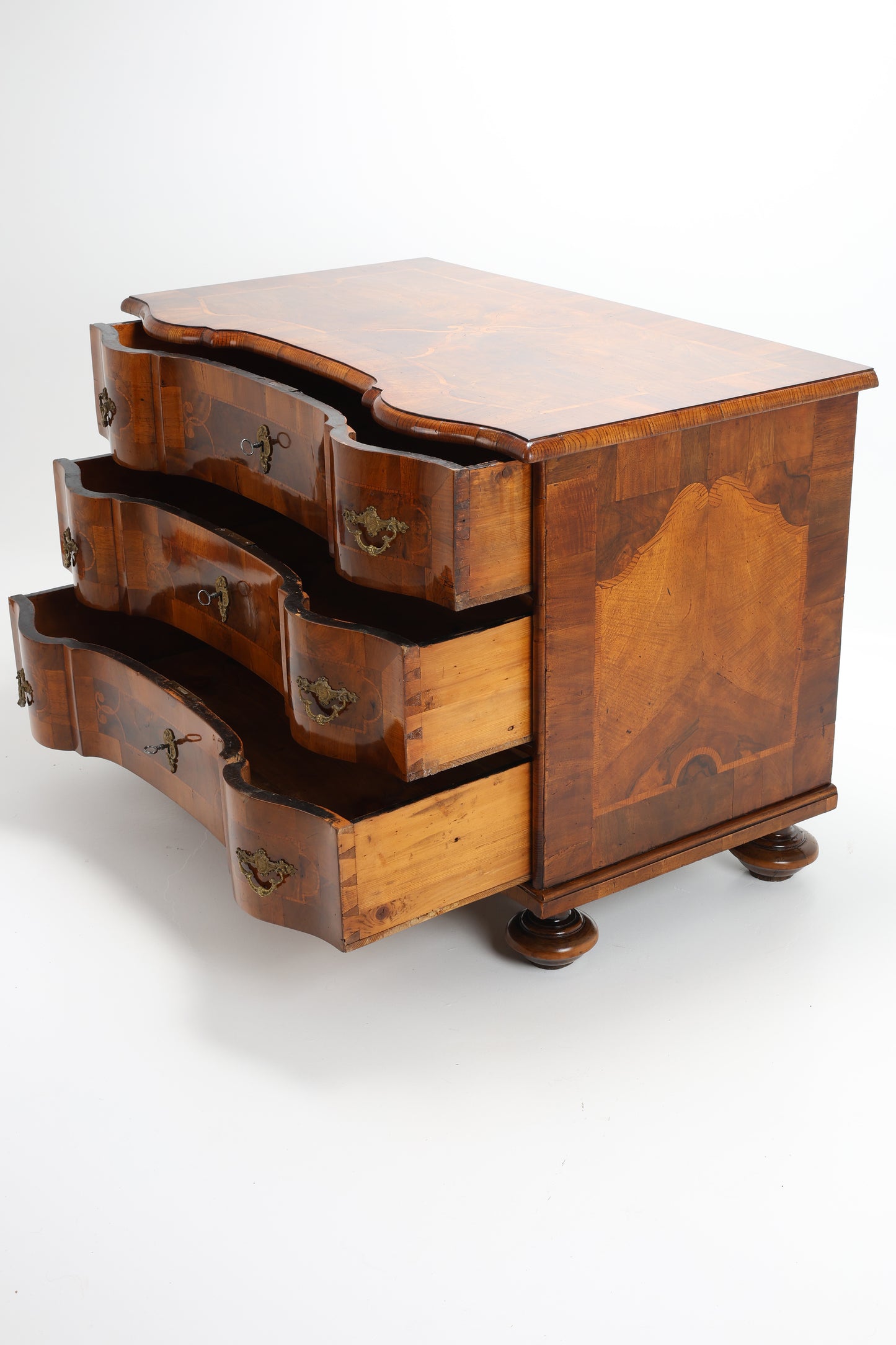 Barockkommode in Nussbaum um 1760
