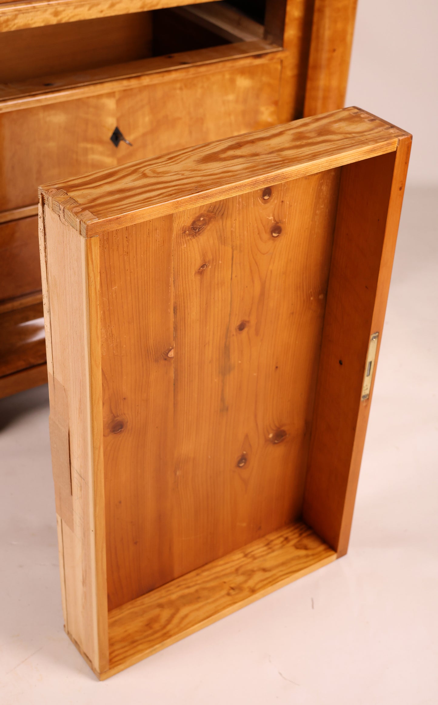 Biedermeier Sekretär mit Vollsäulen in Birke um 1820
