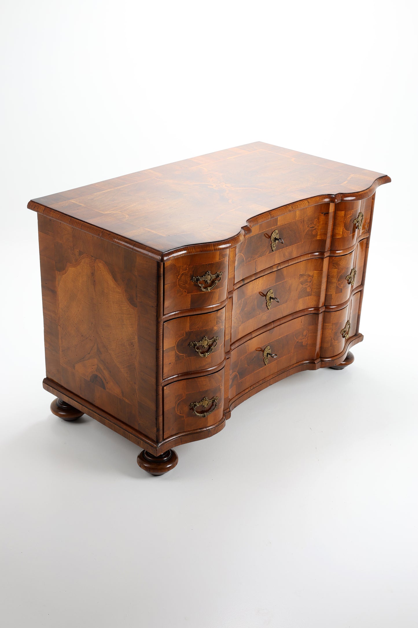 Barockkommode in Nussbaum um 1760