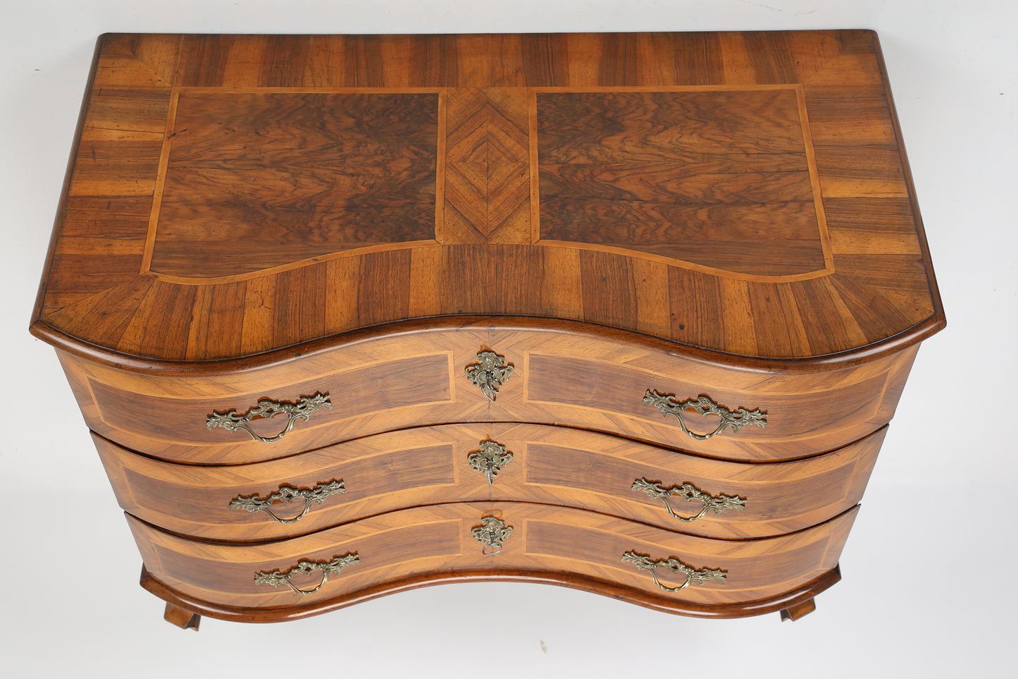 Barockkommode in Nussbaum um 1770