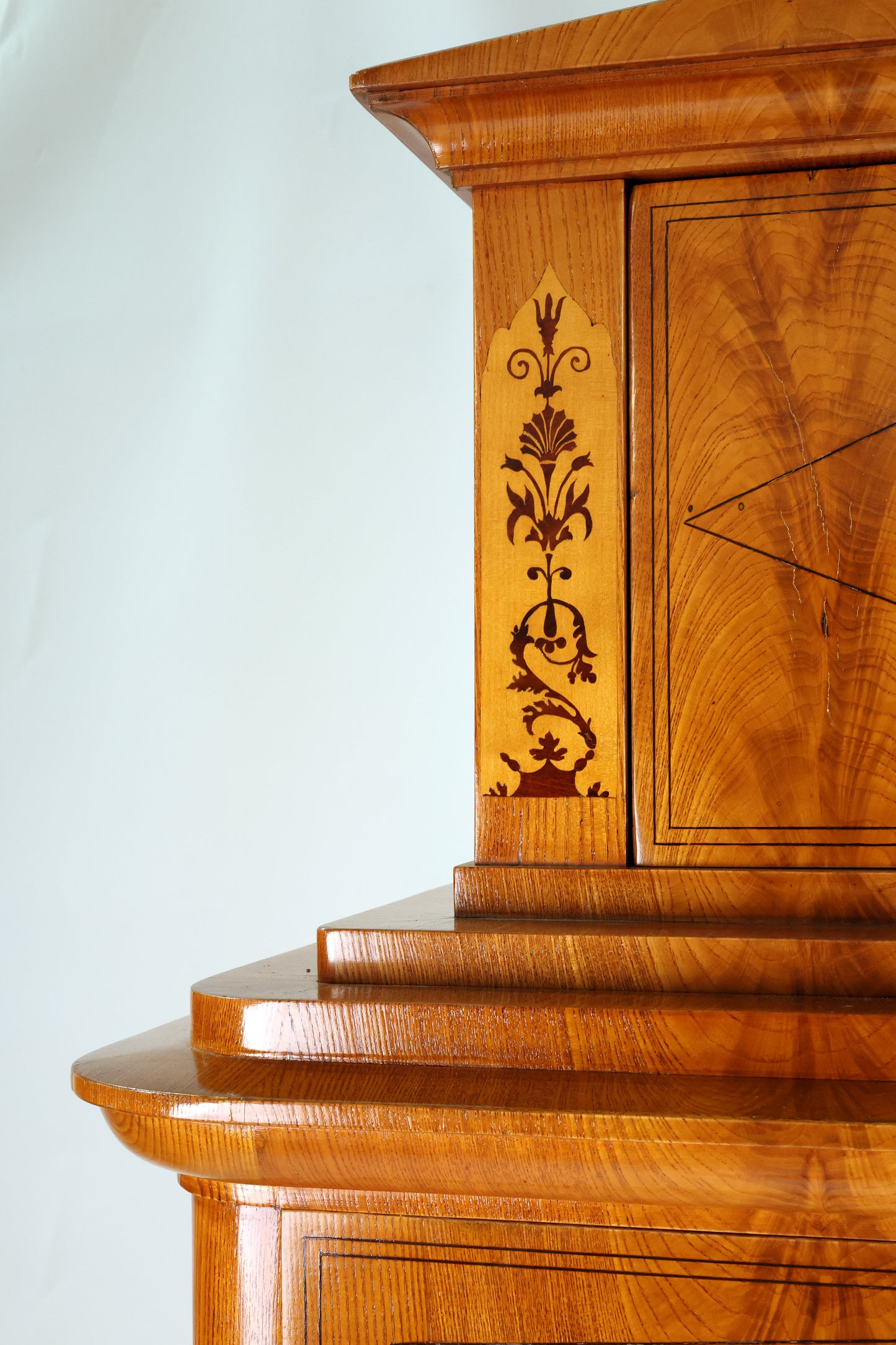 Biedermeier Aekretär mit Aufsatz in Esche