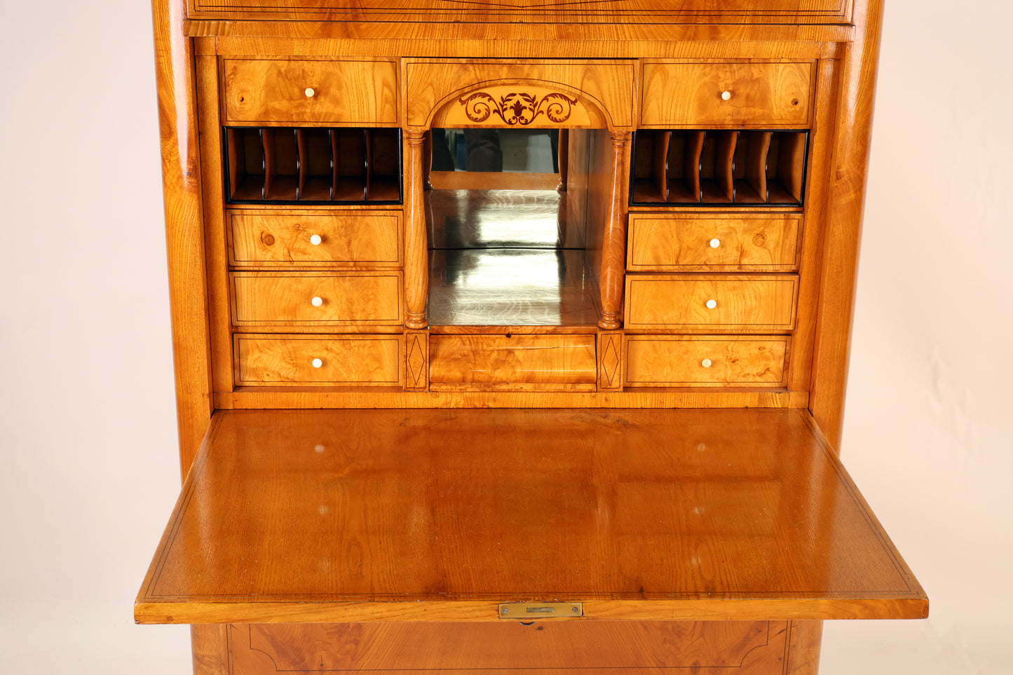 Biedermeier Aekretär mit Aufsatz in Esche