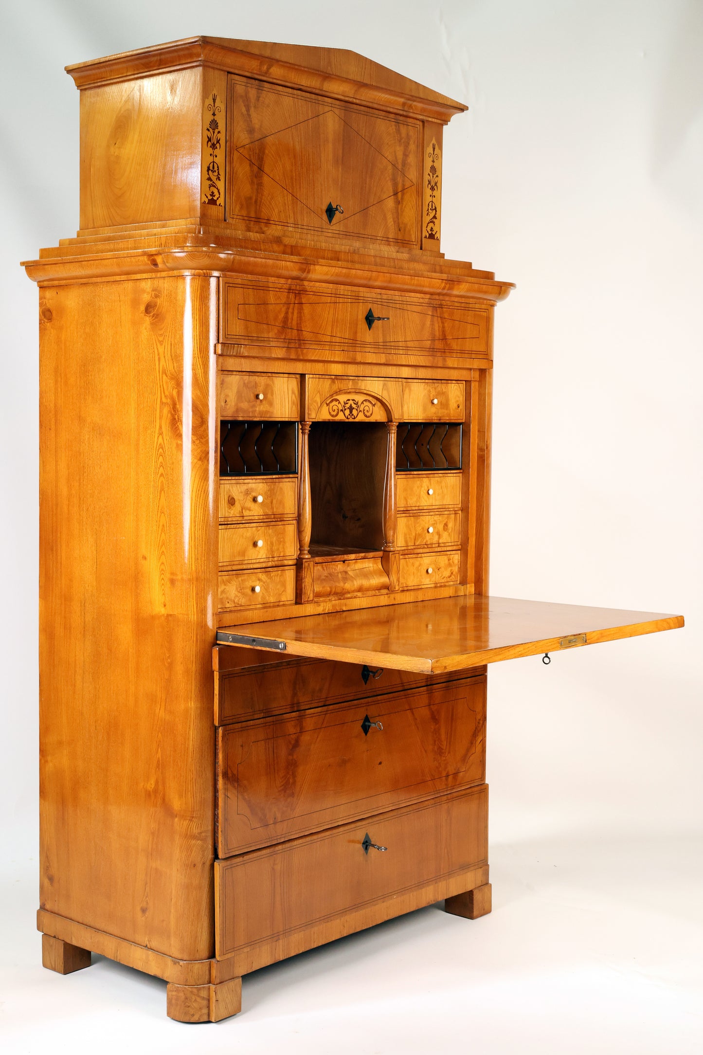 Biedermeier Aekretär mit Aufsatz in Esche