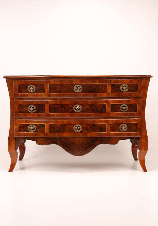 Seltene Louis Seizekommode in Nussbaum intarsiert um 1790