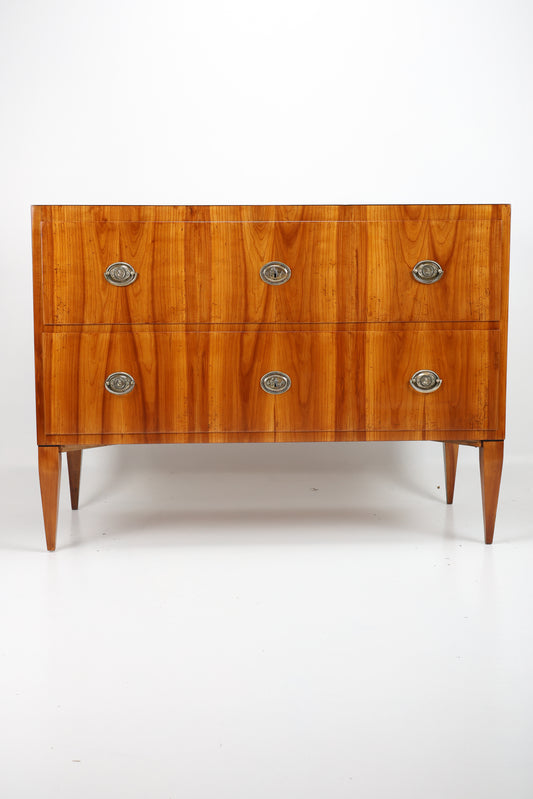 Biedermeierkommode in Kirschbaum um 1830