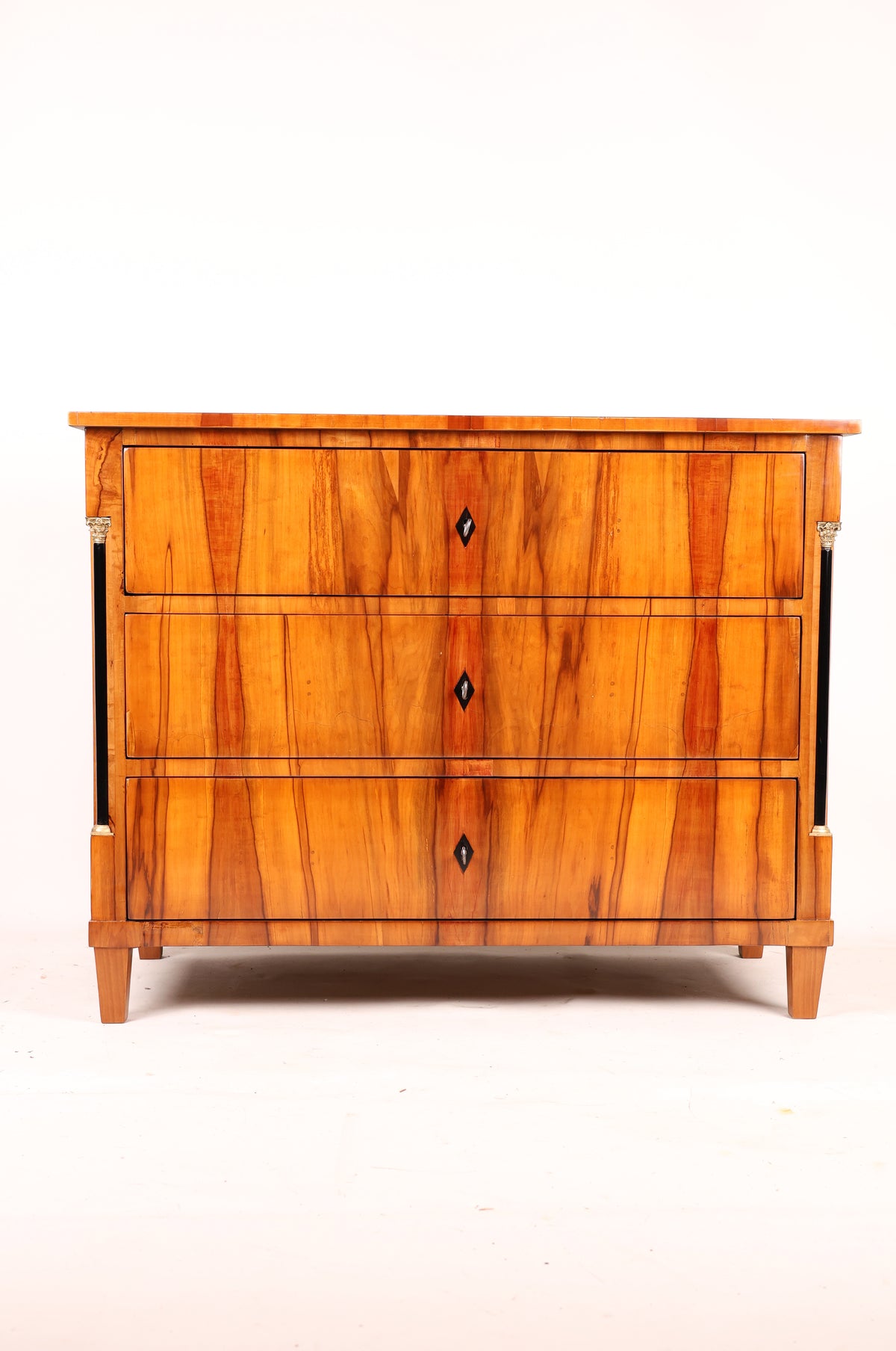 Seltene Biedermeierkommode in Apfel furniert mit Halbsäulen um 1820
