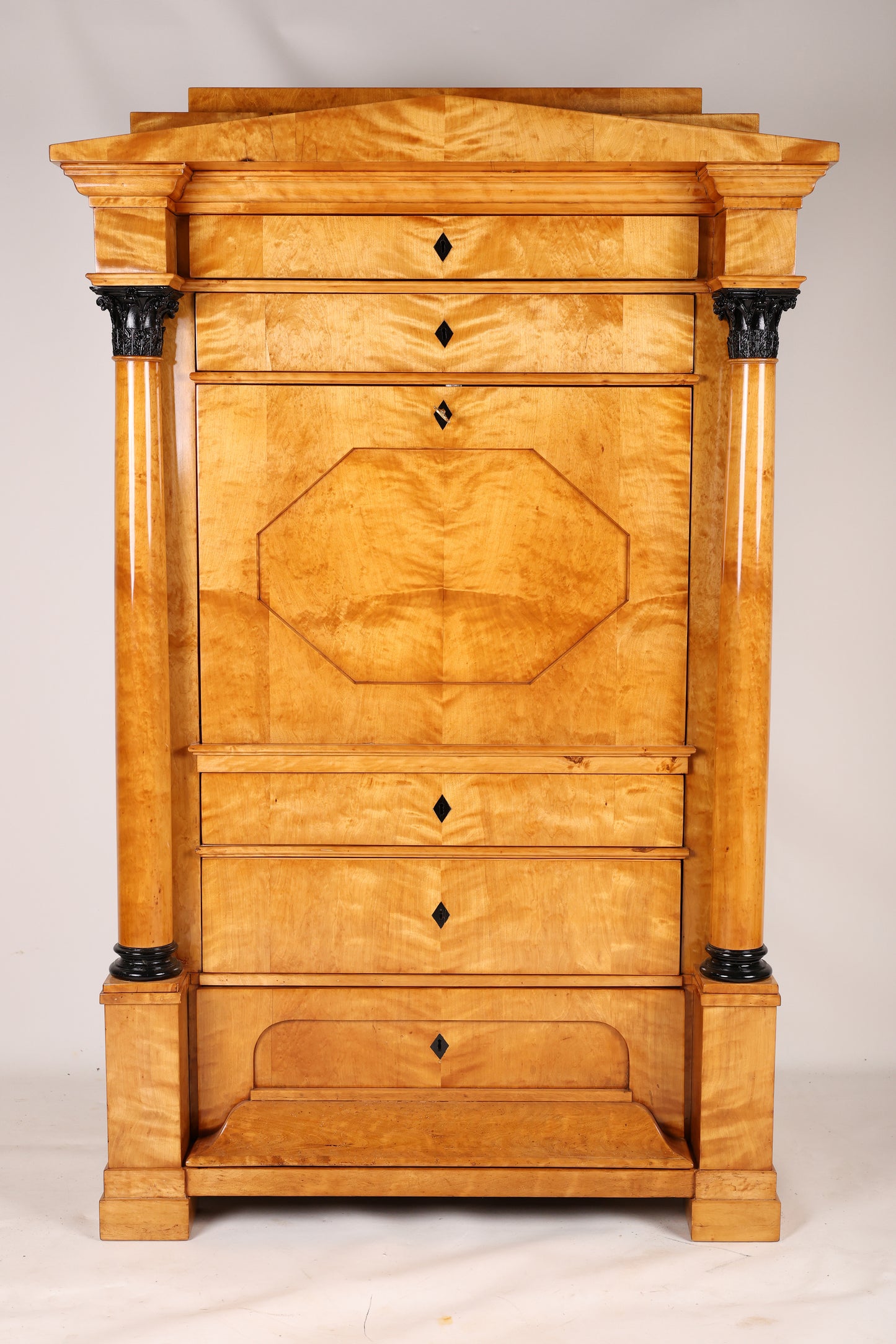 Biedermeier Sekretär mit Vollsäulen in Birke um 1820