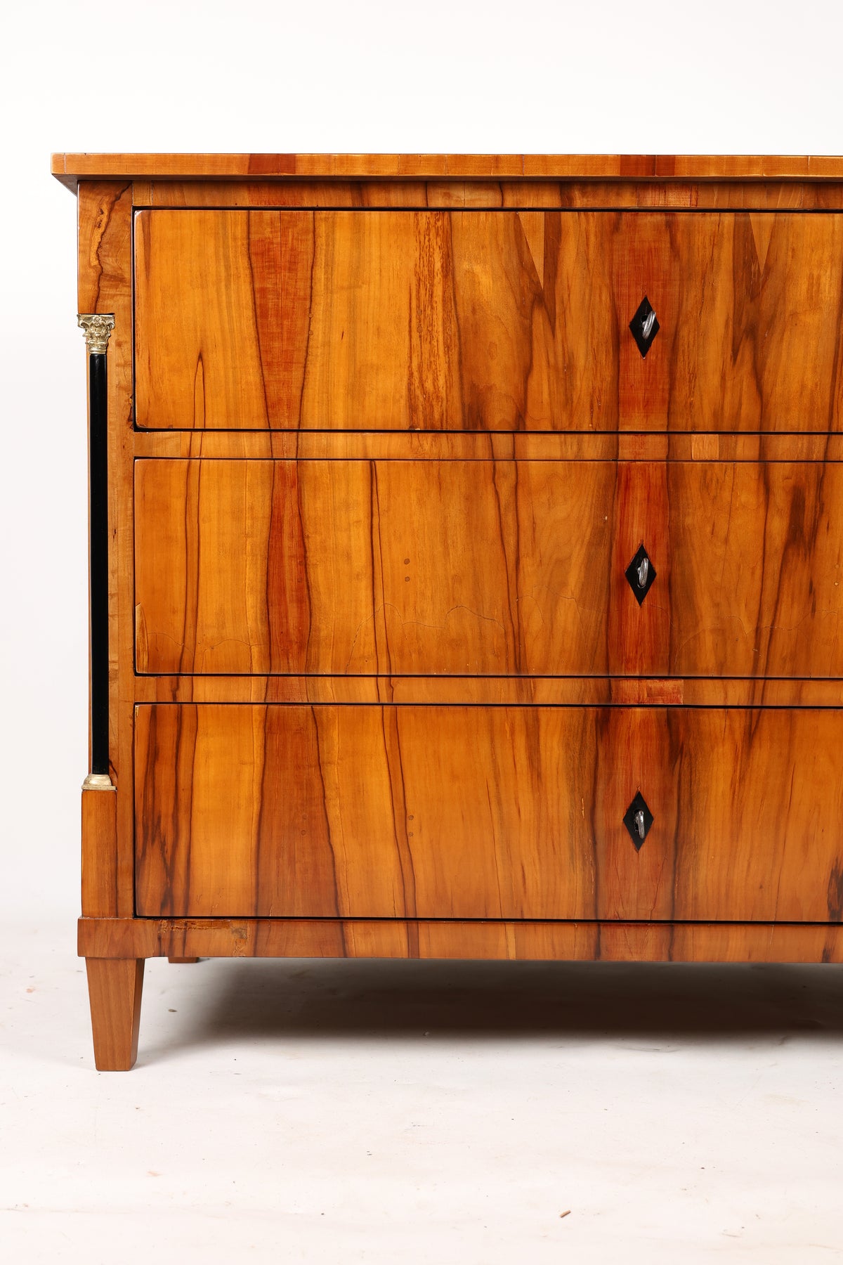 Seltene Biedermeierkommode in Apfel furniert mit Halbsäulen um 1820