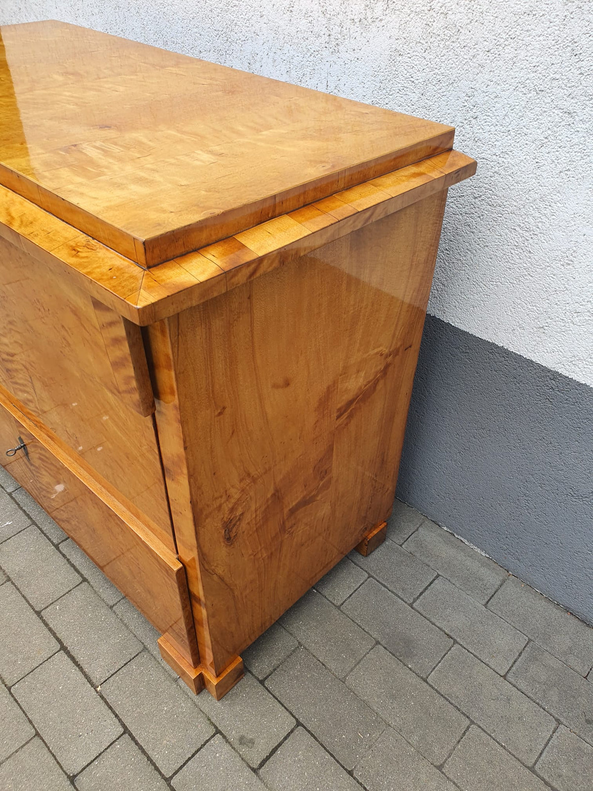 Biedermeierkommode in Birke um 1830