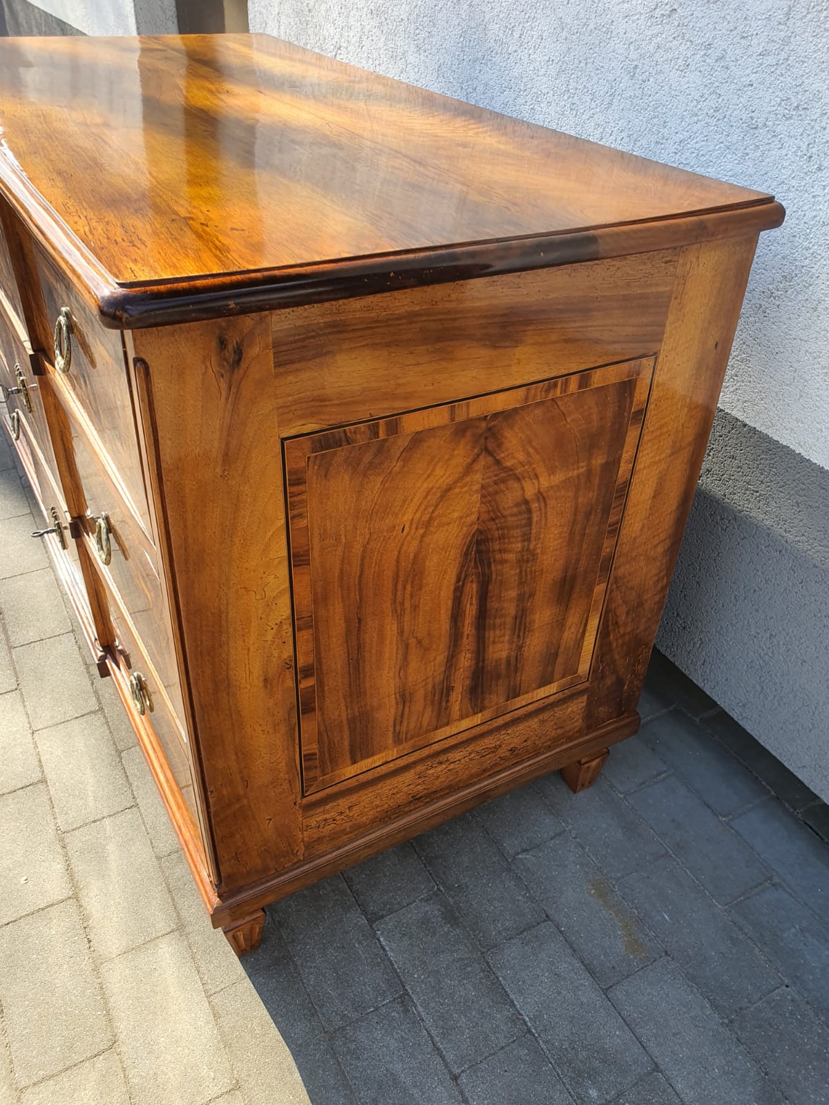 Louis Seizekommode in Nussbaum um 1800