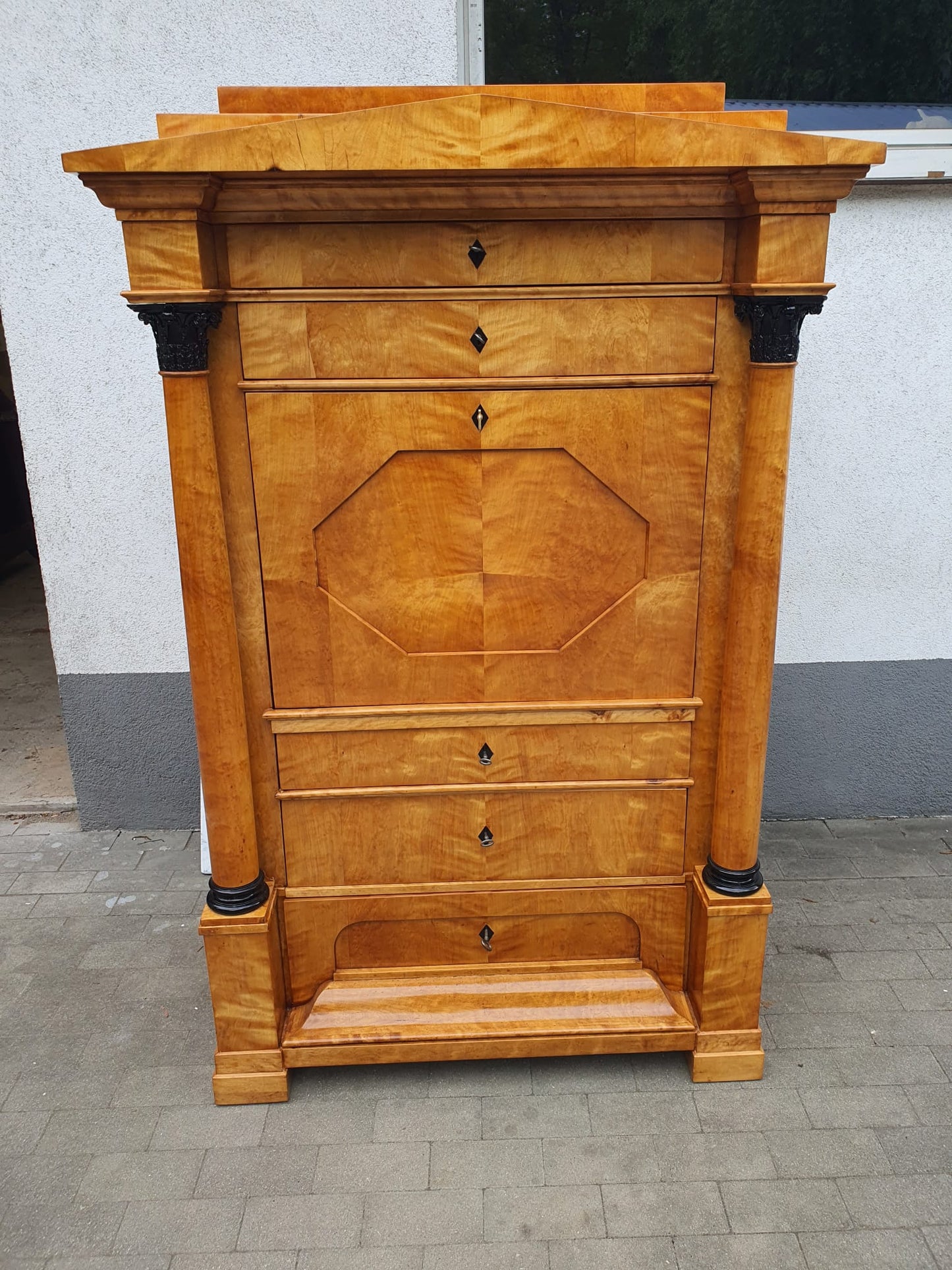 Biedermeier Sekretär mit Vollsäulen in Birke um 1820
