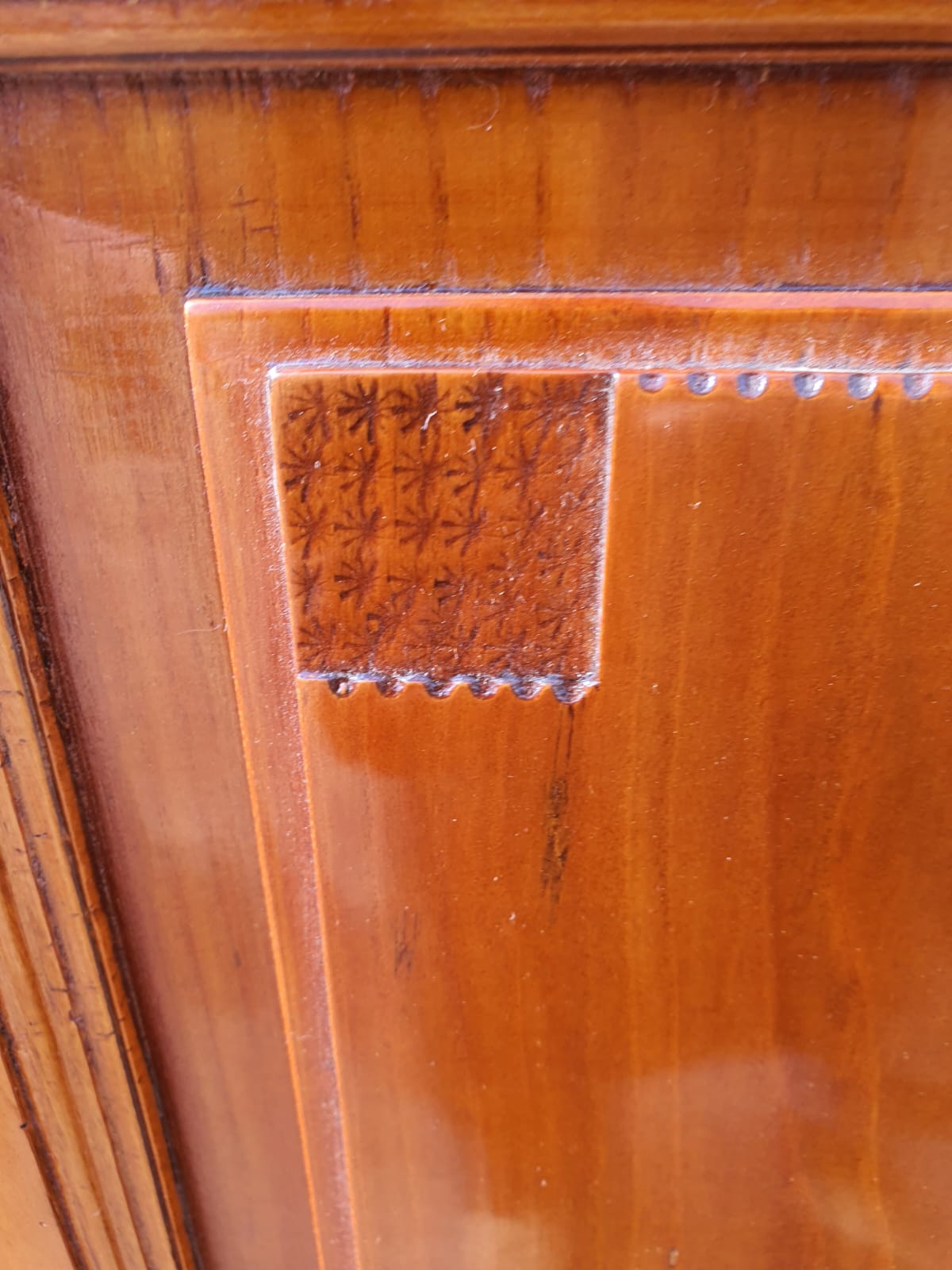 Biedermeier Kleiderschrank in Kirschbaum sign. 1818