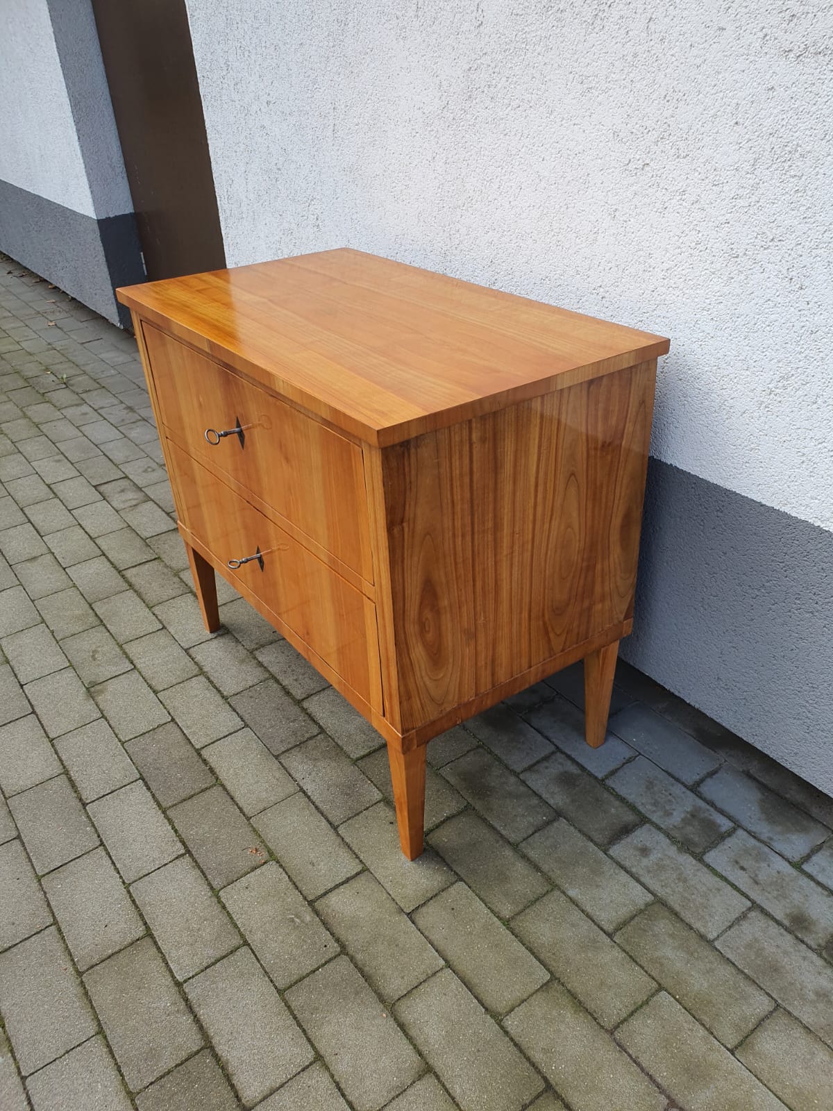 Kleine Biedermeier Kirschbaumkommode um 1820