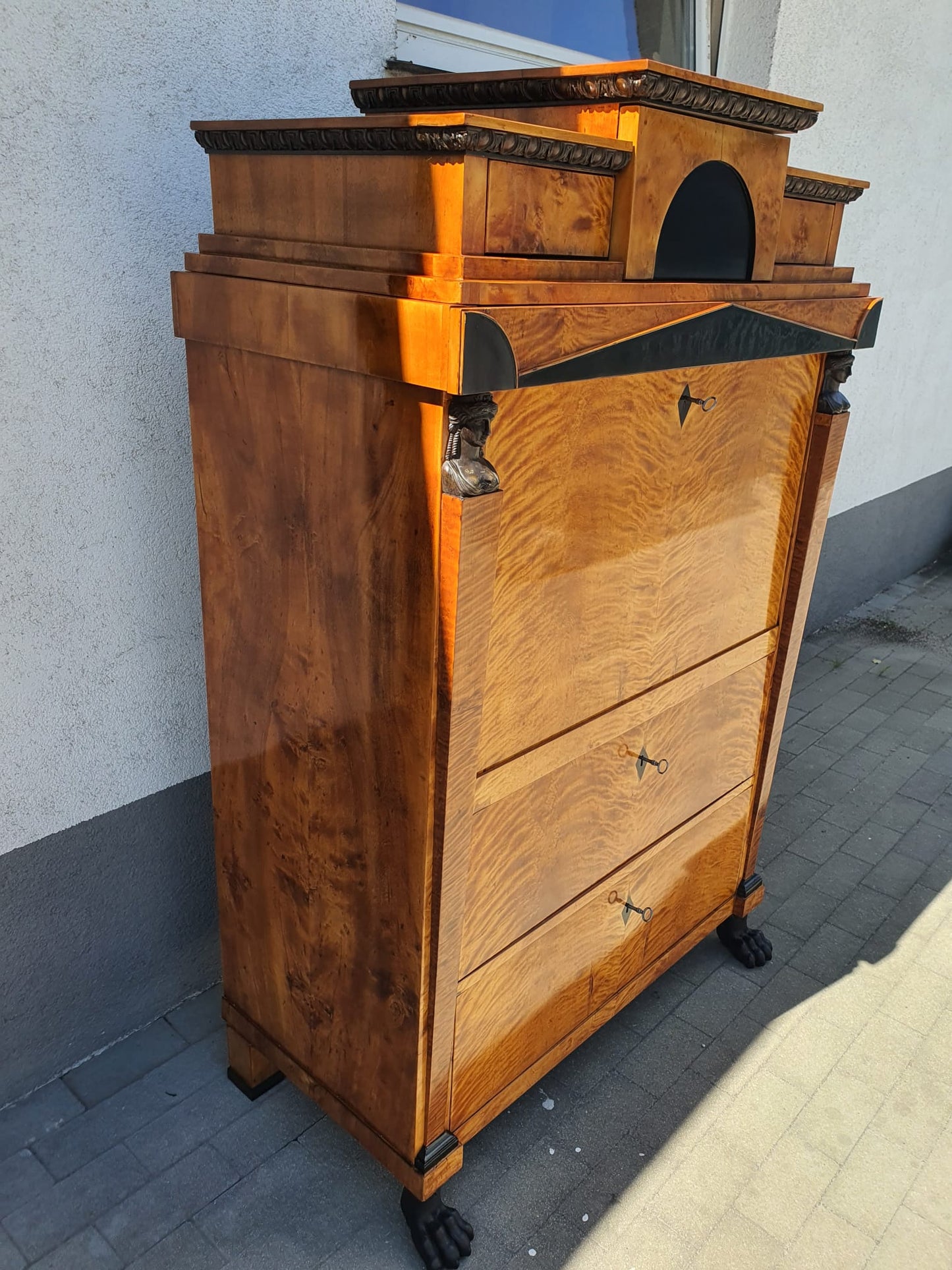 Höfischer Biedermeier Sekretär in Birke um 1815
