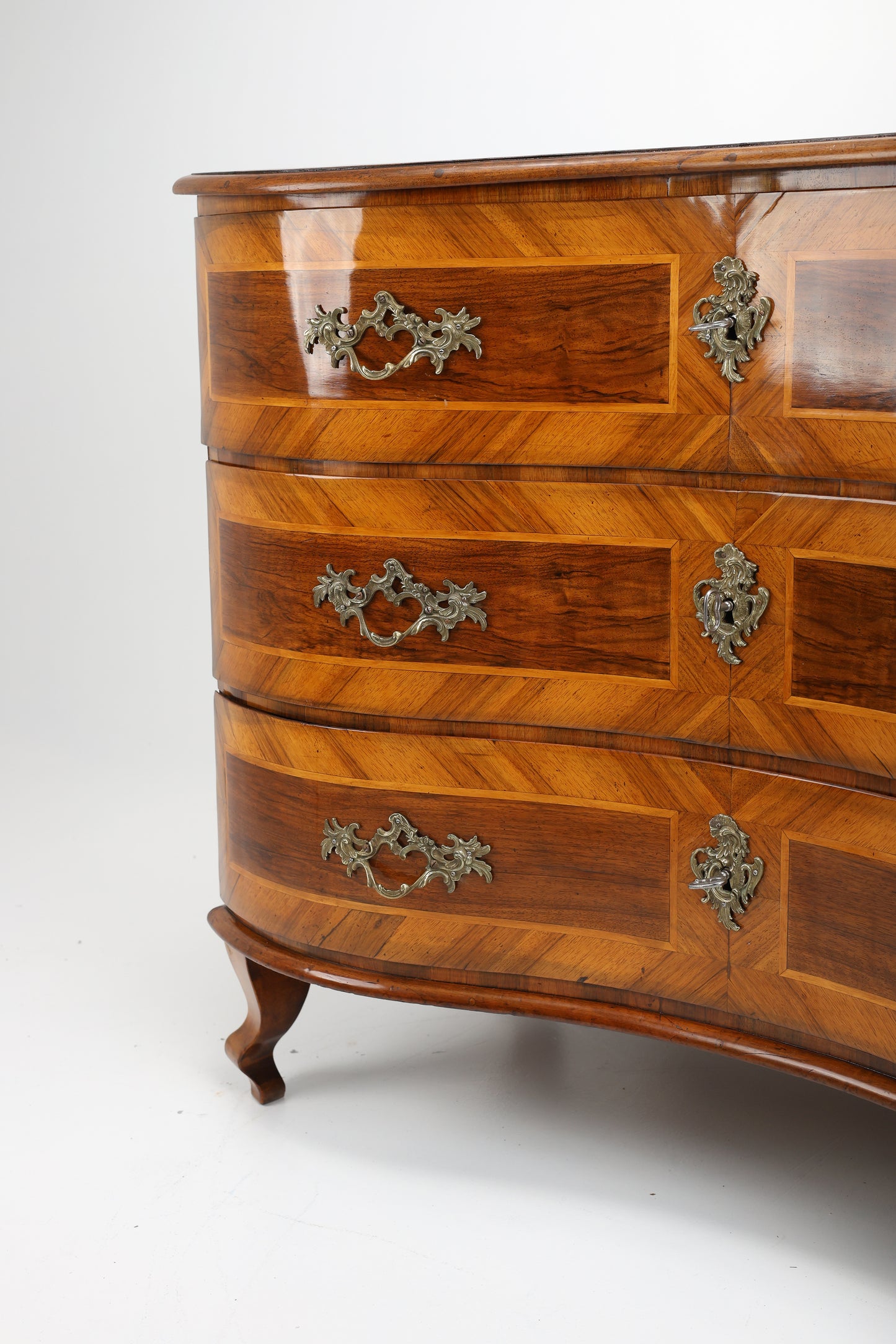 Barockkommode in Nussbaum um 1770