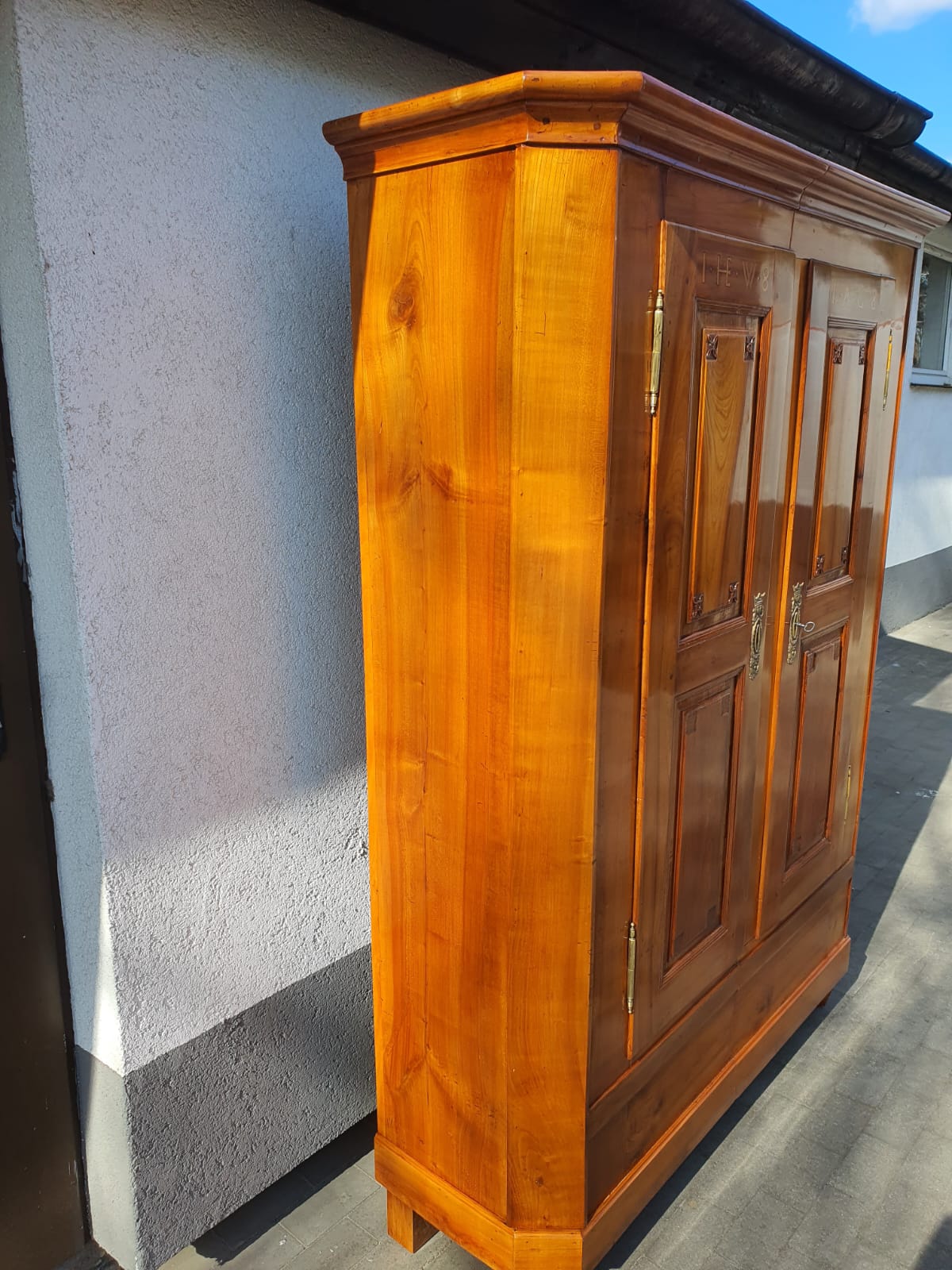 Biedermeier Kleiderschrank in Kirschbaum sign. 1818