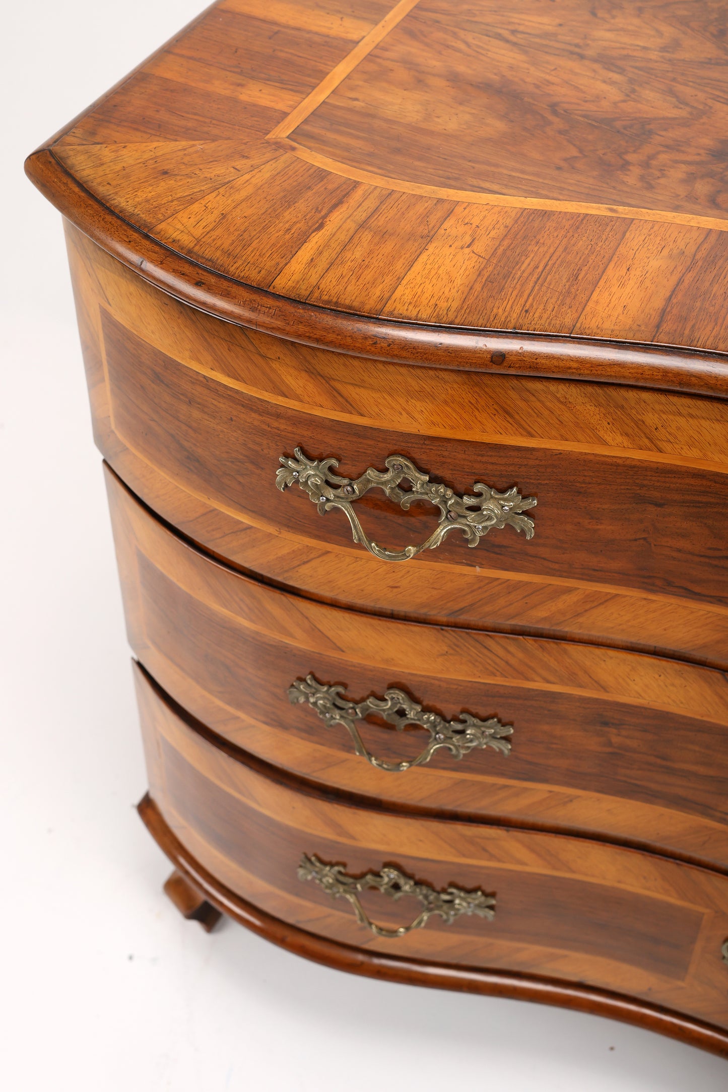 Barockkommode in Nussbaum um 1770