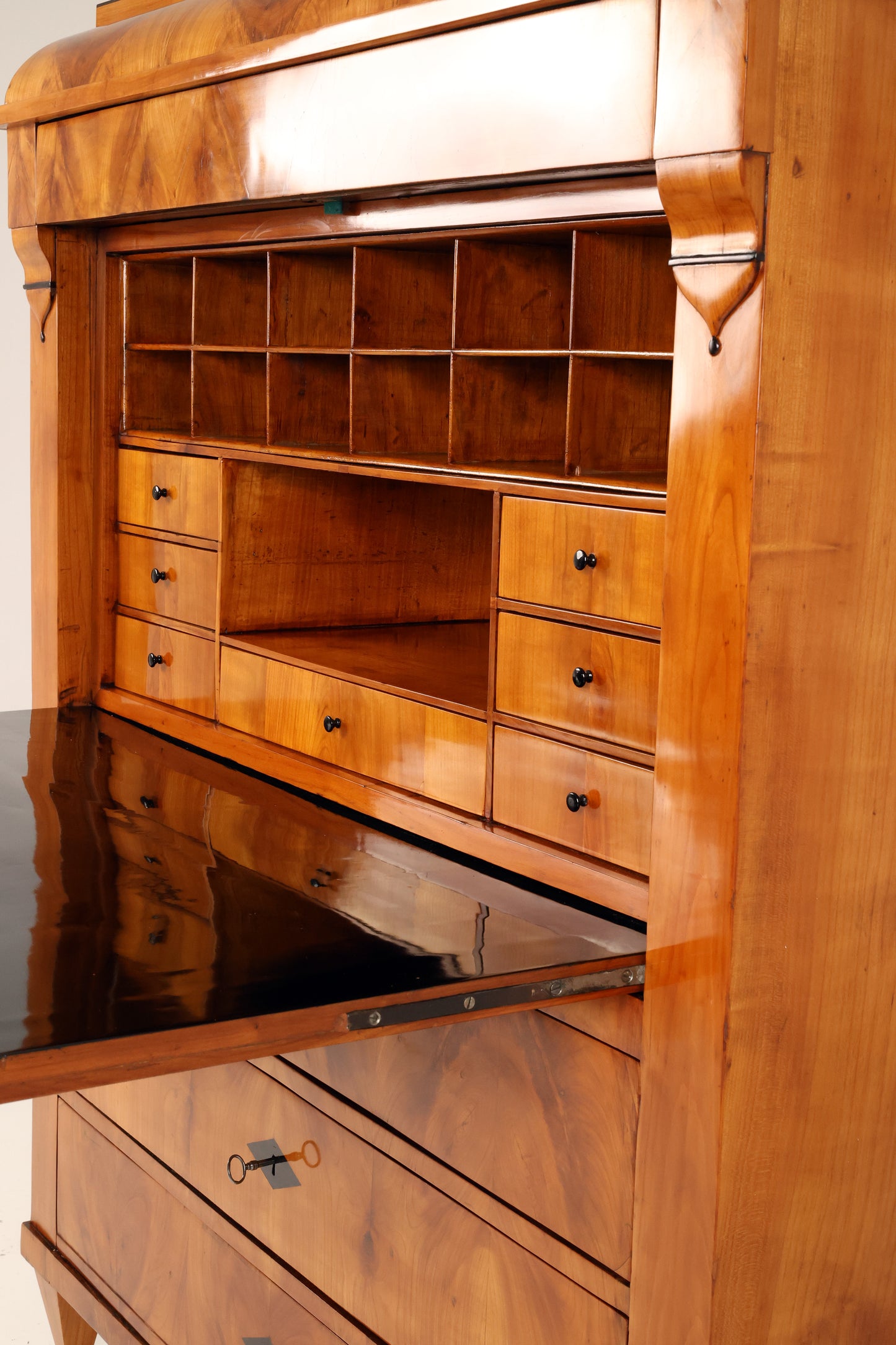 Biedermeier Sekretär in Kirschbaum um 1830
