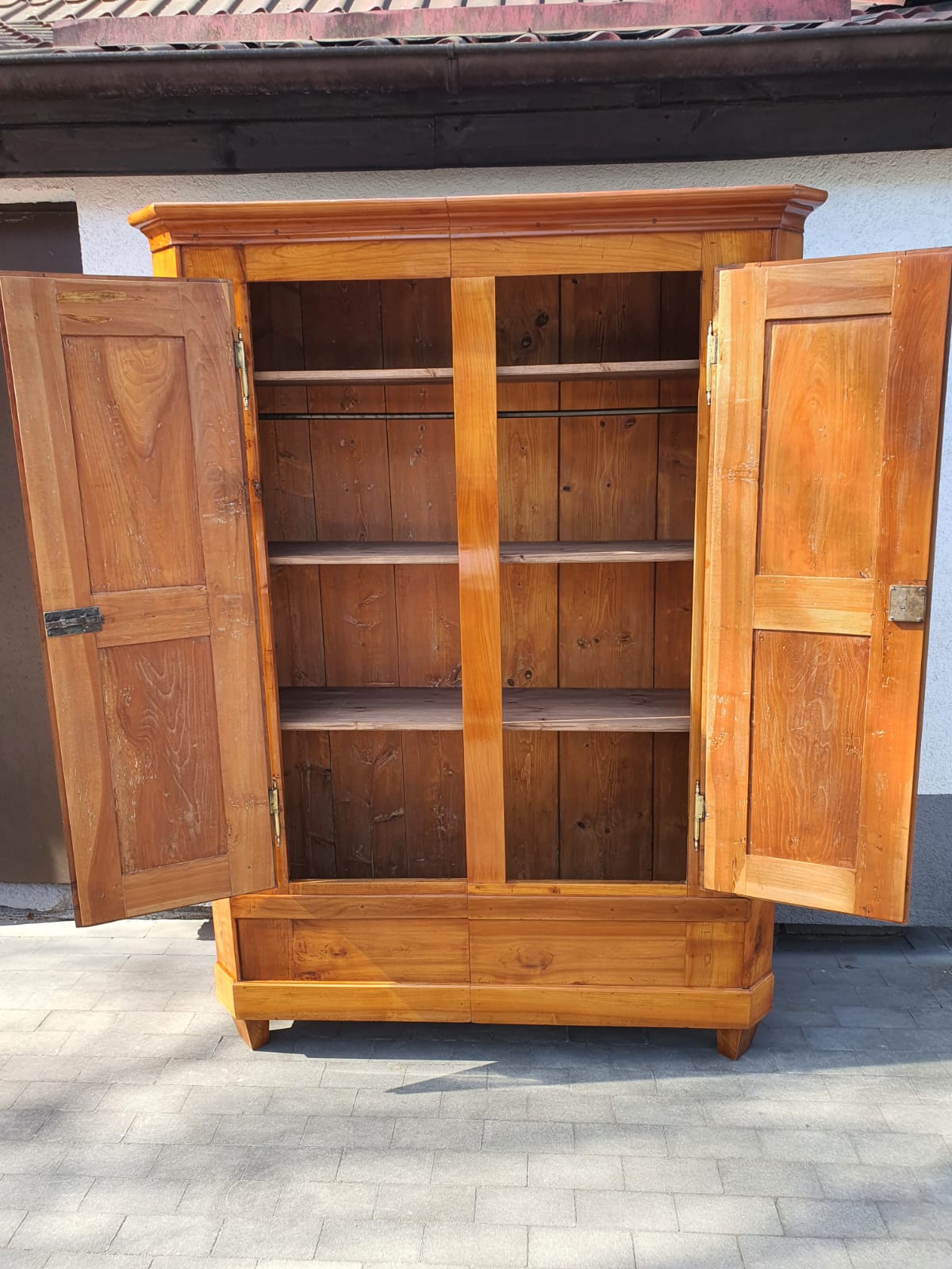 Biedermeier Kleiderschrank in Kirschbaum sign. 1818