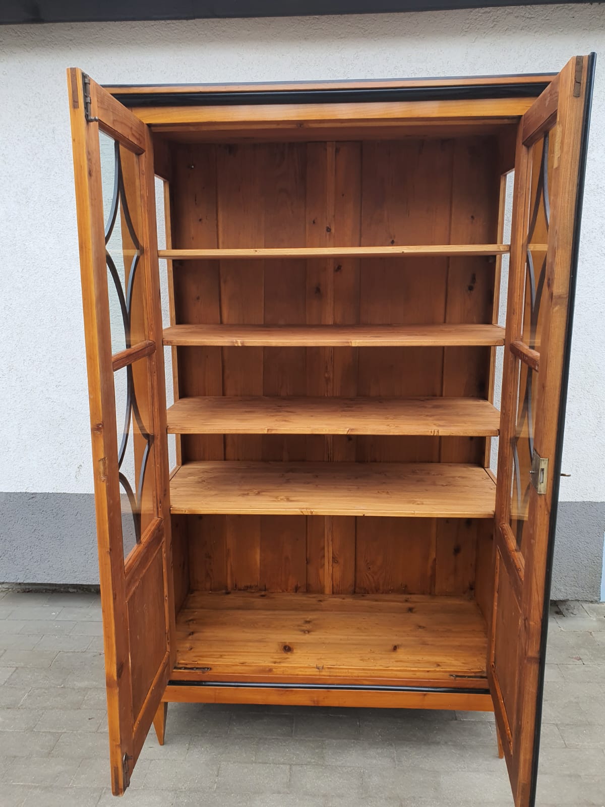 Biedermeier Vitrine in Kirschbaum um 1830