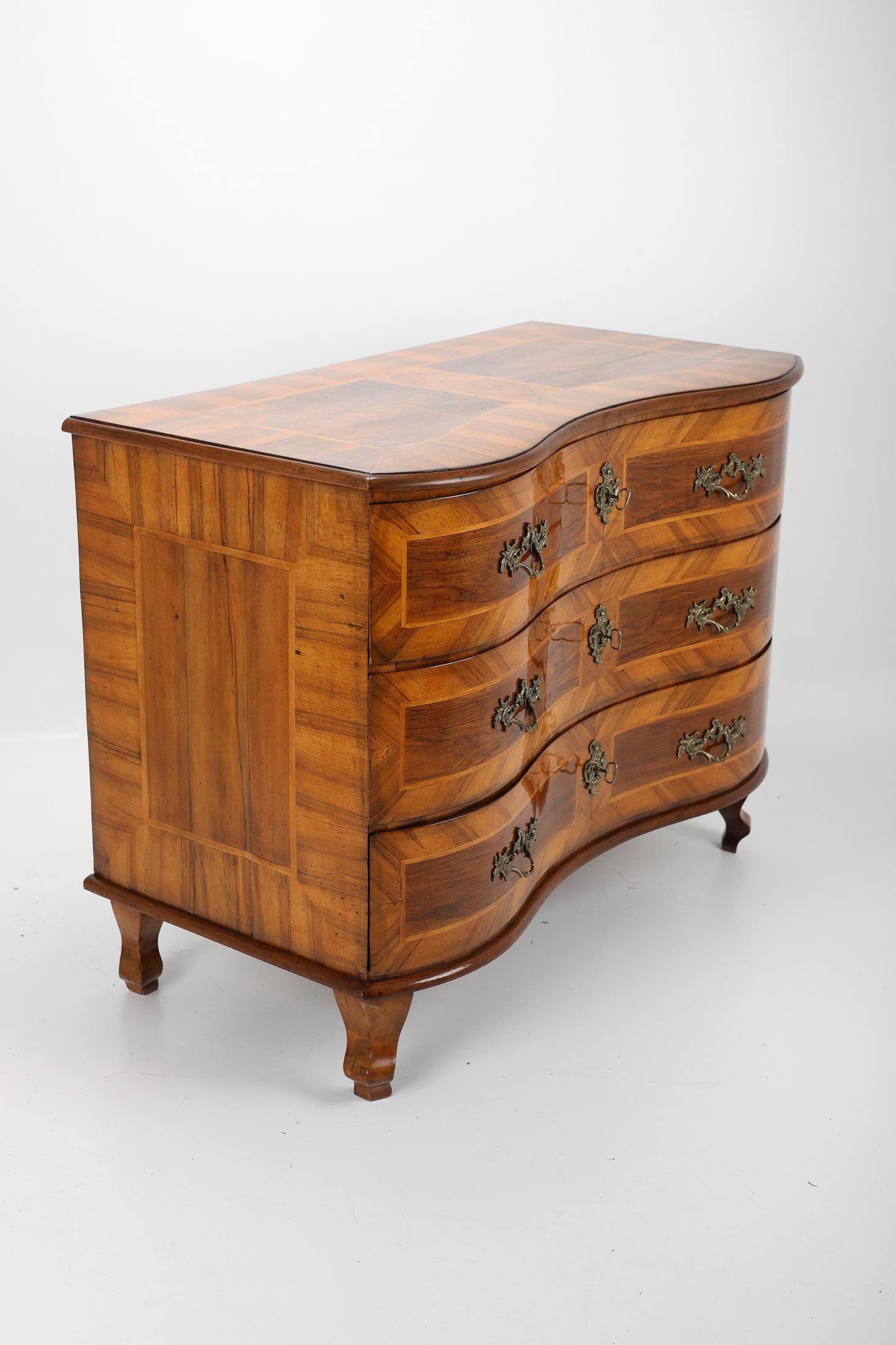 Barockkommode in Nussbaum um 1770