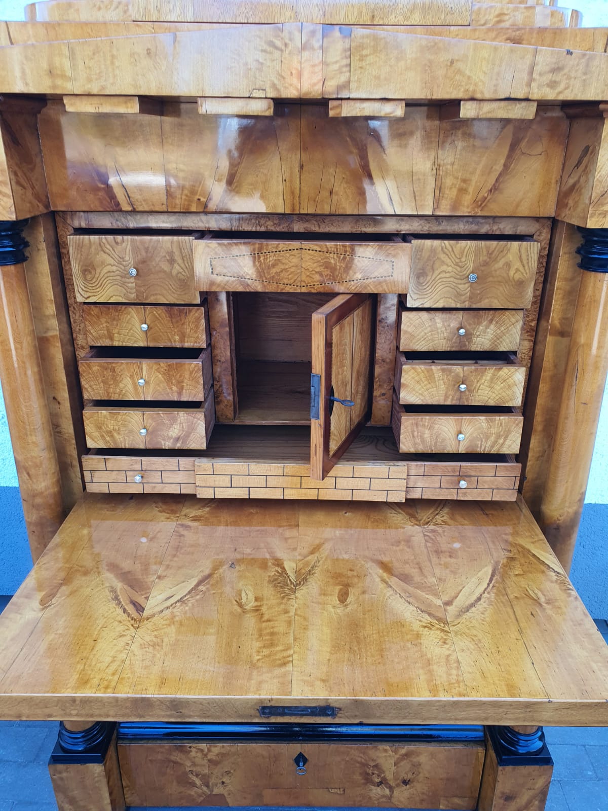 Biedermeier Sekretär in Kirschbaum um 1820